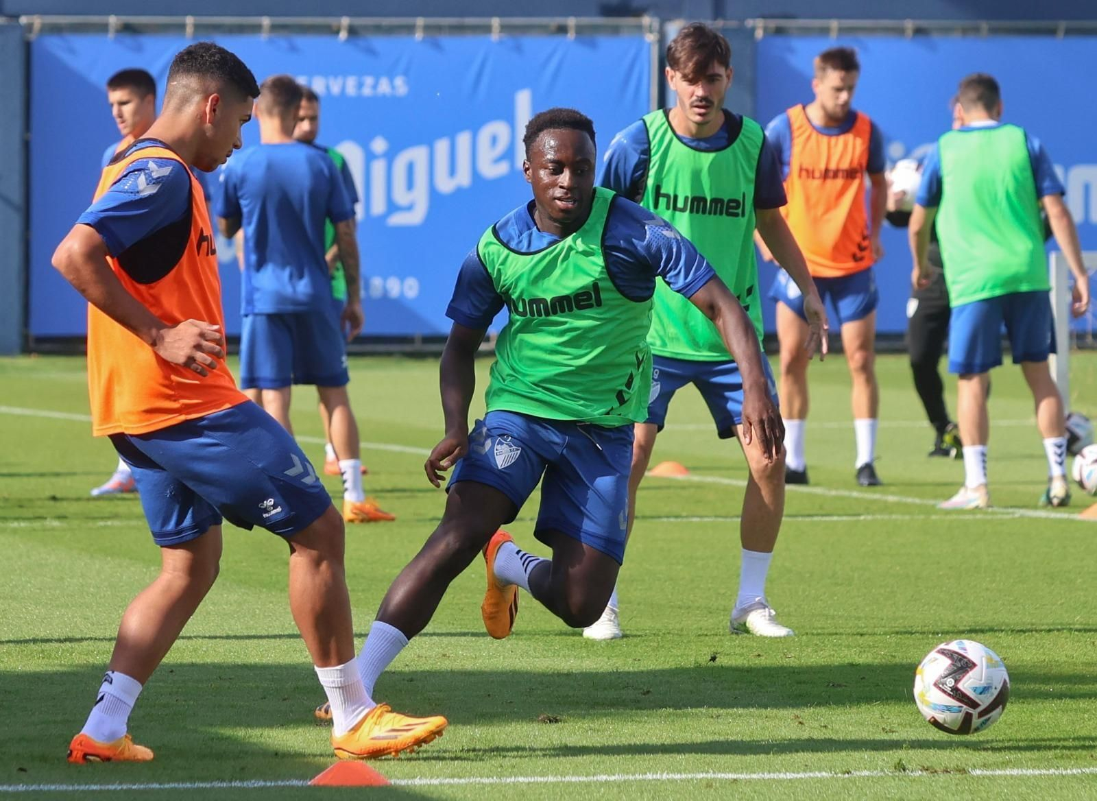 Caras serias en la vuelta al trabajo del Málaga CF