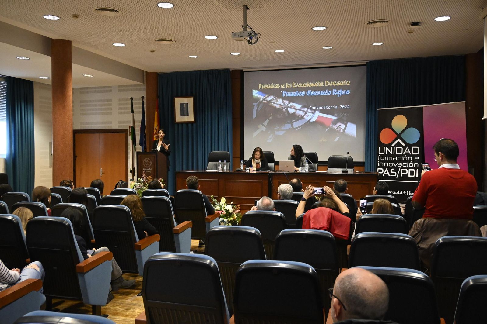 Premios a la Excelencia Docente 2024 y los Premios 'Gerardo Rojas' de Proyectos de Intercambio entre Empresas e Instituciones, en imágenes