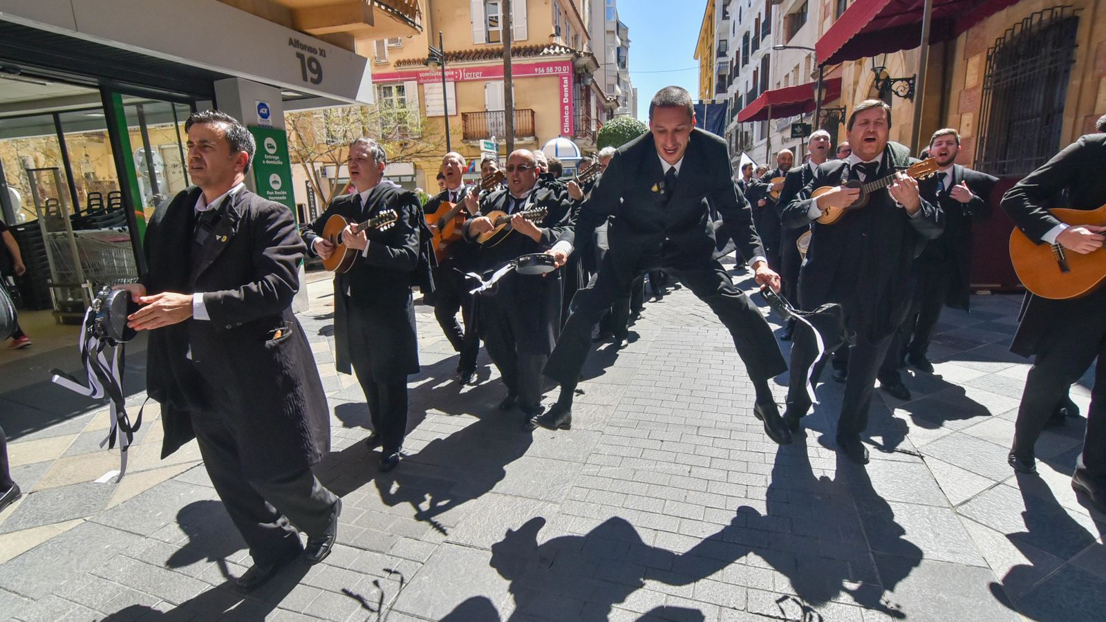 Fotos del pasacalles del X Certamen Internacional de Tunas Ciudad de Algeciras