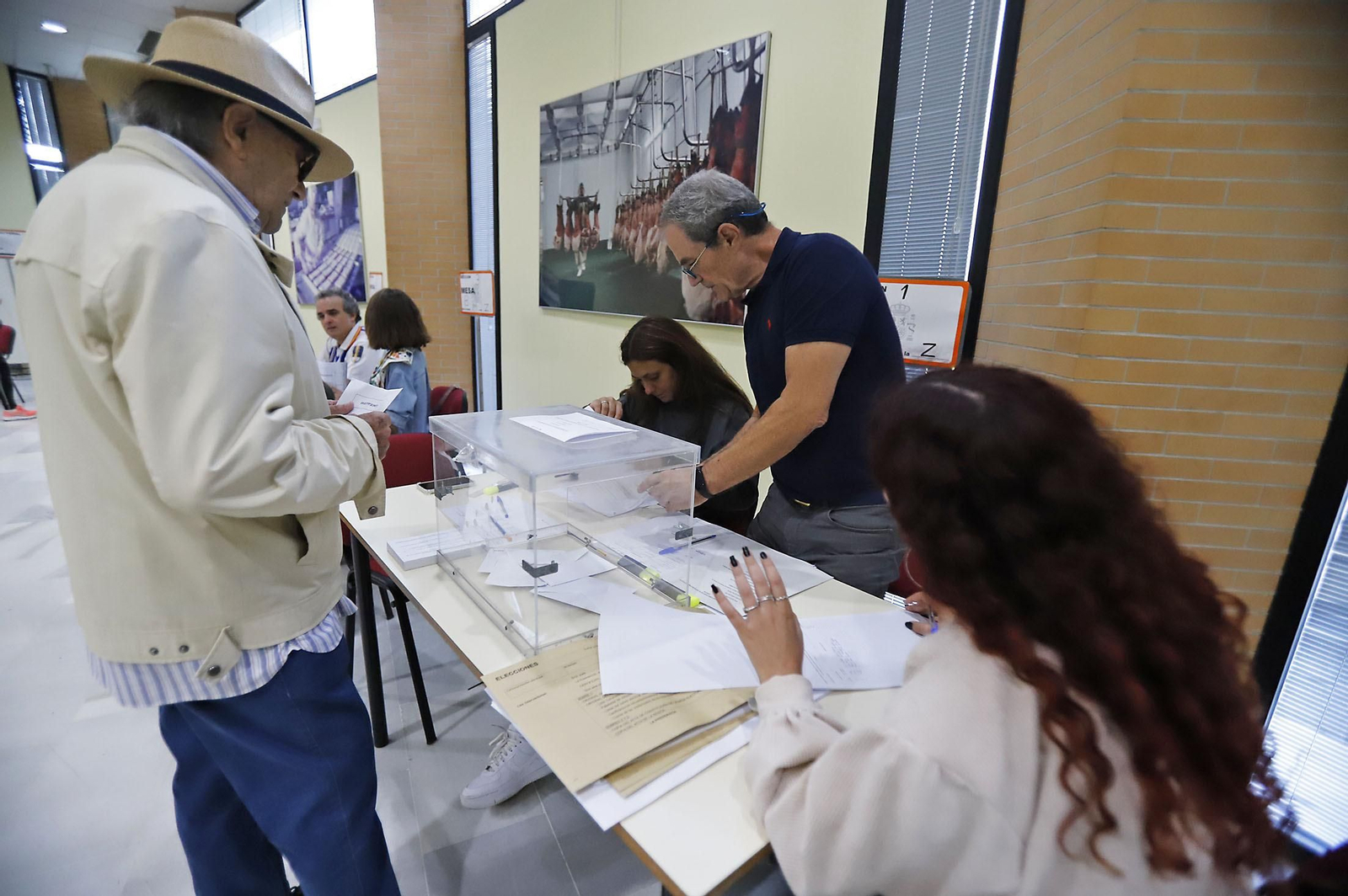 Elecciones 2023: Imágenes del inicio de la jornada electoral en Huelva