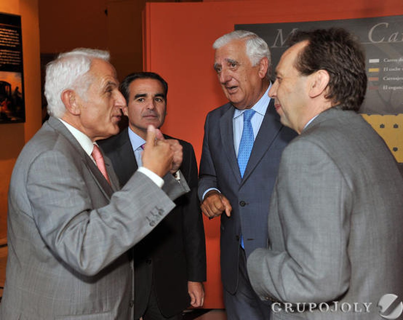 Antonio Pascual, presidente de la Fundación Sevillana-Endesa; junto a Rafael Herrador, Santiago Herrero y José Antonio Carrizosa.

Foto: Juan Carlos Vázquez y Manuel Gómez