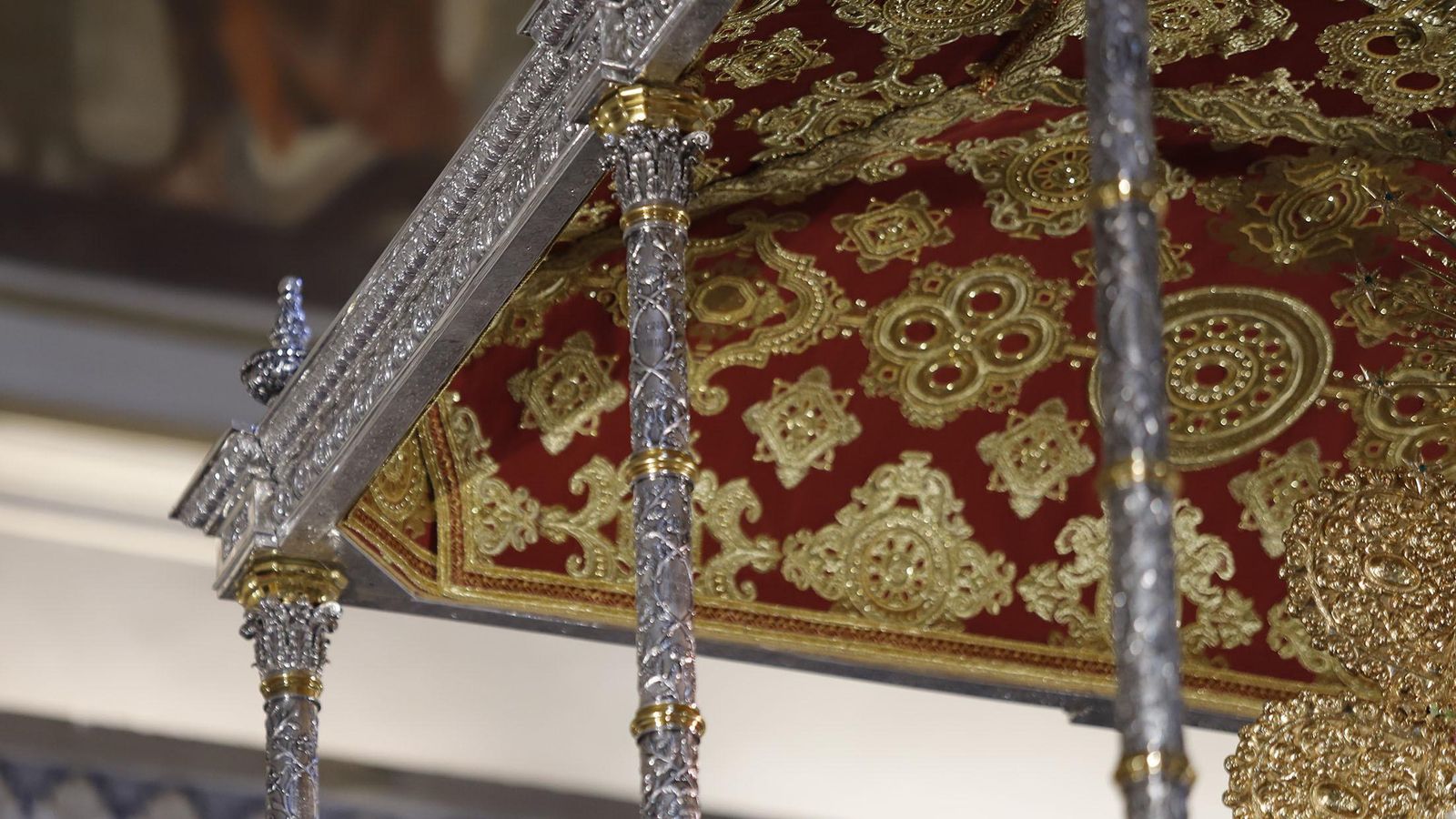 Detalles del techo de palio.