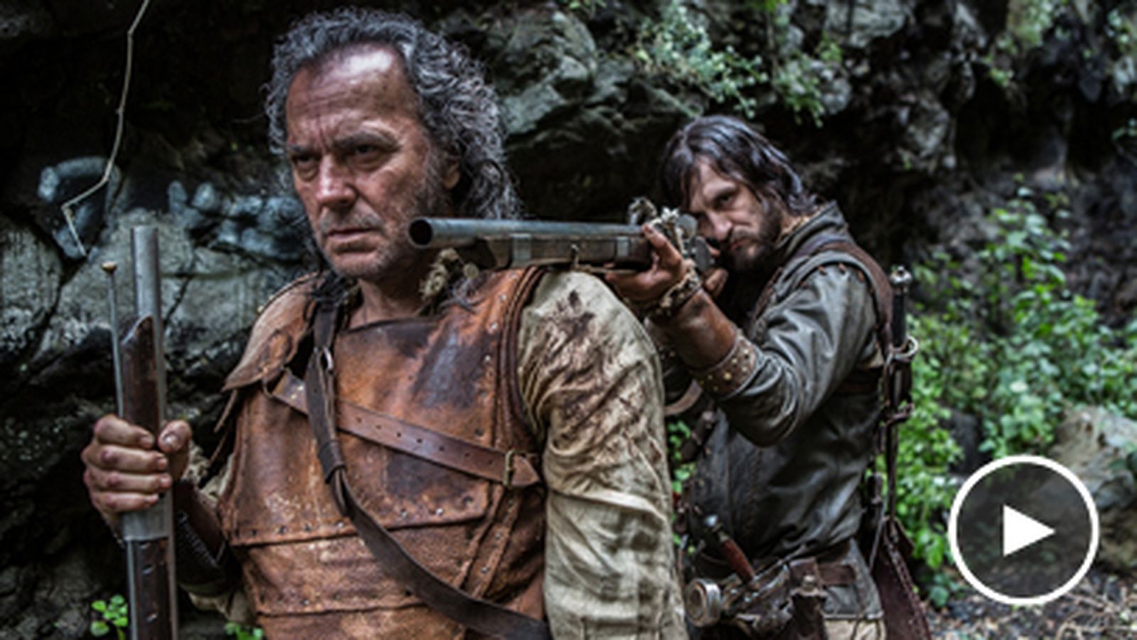 José Coronado y Raúl Arévalo, en una imagen de 'Oro'.