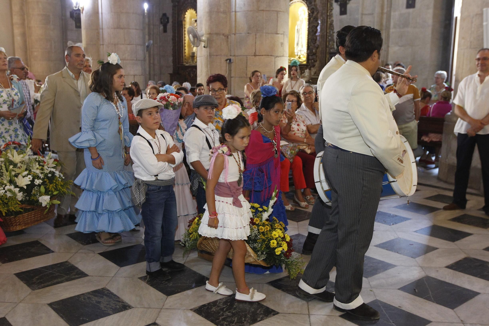 Fotogalería ofrenda floral a la Virgen del Mar. Feria de Almería 2019