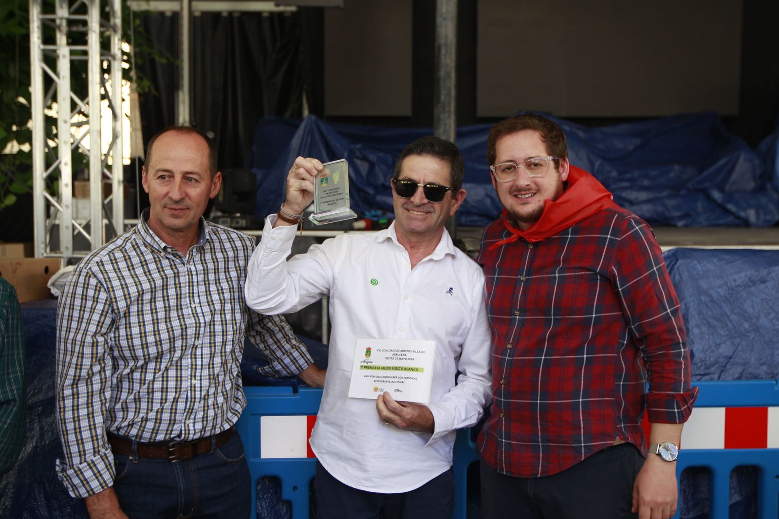 Imágenes de las Fiestas de Abrucena: concurso de mostos, encierro infantil y migas populares