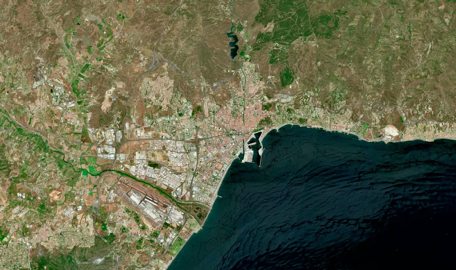Vista vía satélite de Málaga capital en 2022