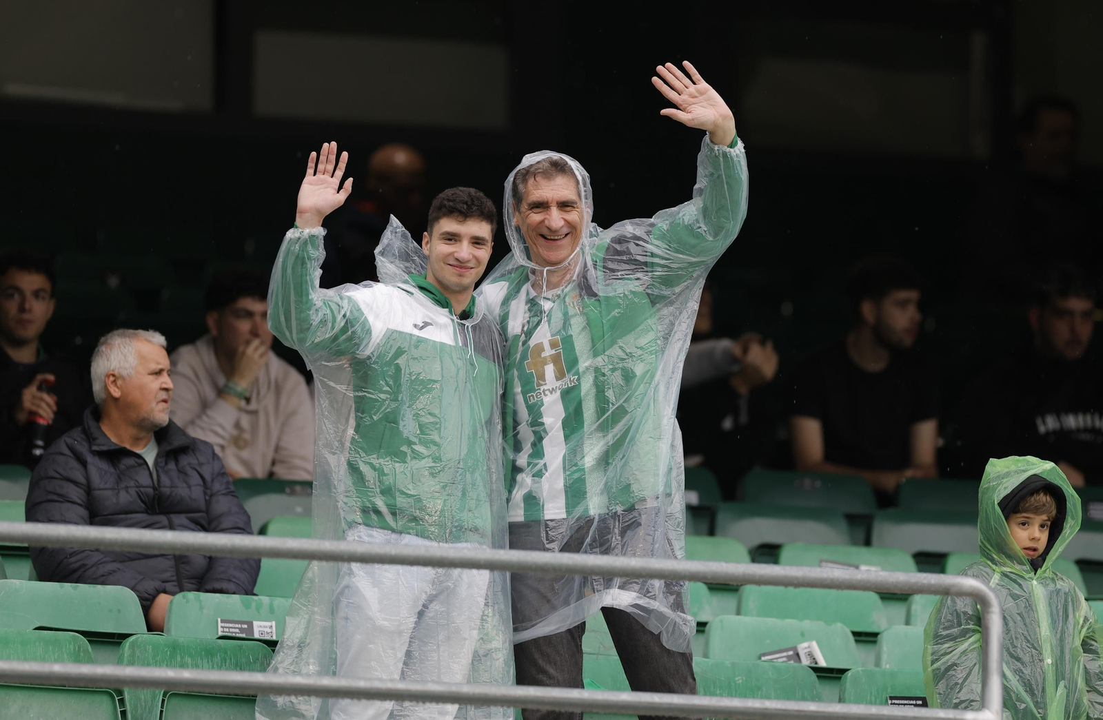 Búscate en las fotos del Betis - Vitoria Guimaraes