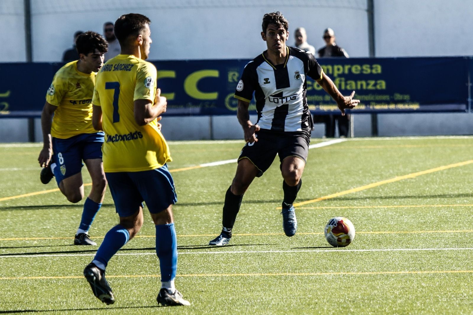 Las fotos de la victoria de la Balona en Conil