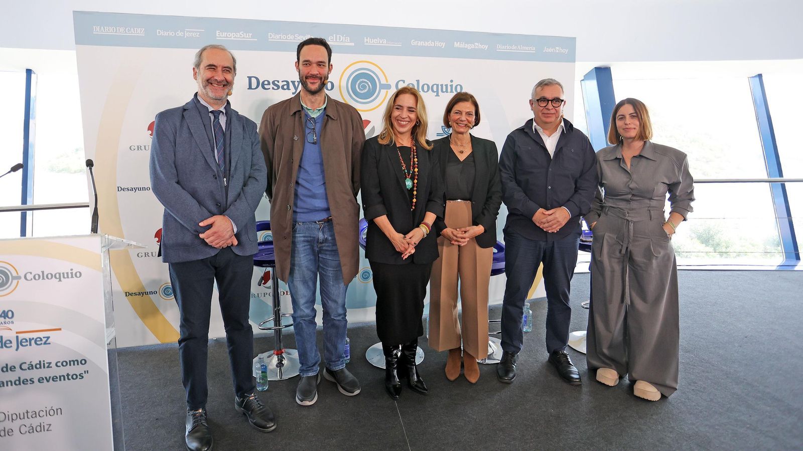 Algunos de los componentes de la mesa redonda.