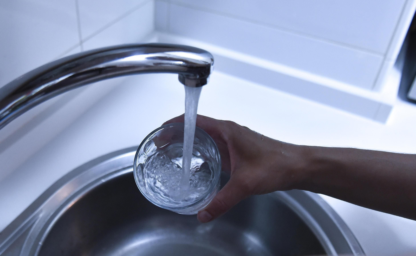 Consumo de agua en un hogar.