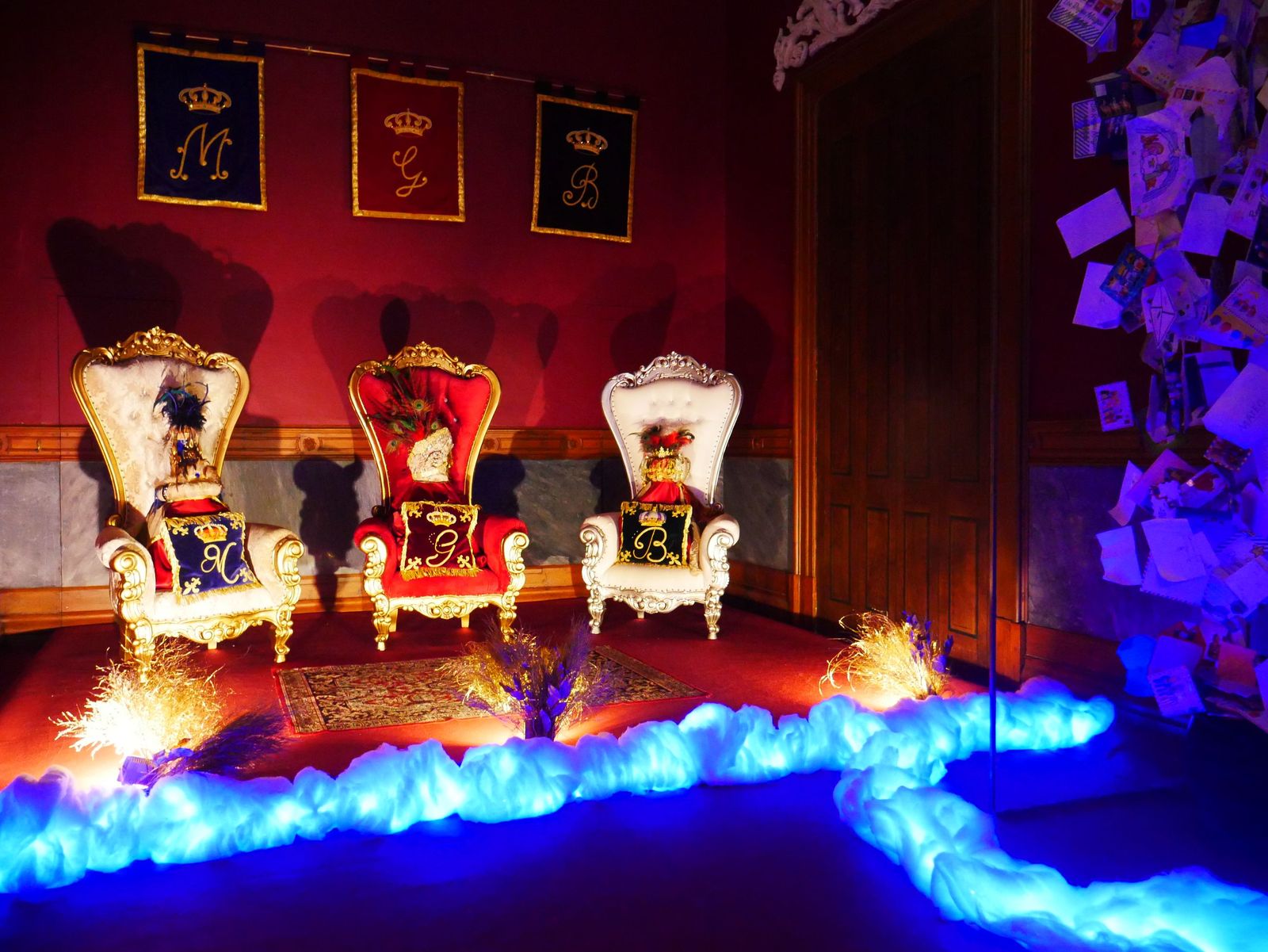 Los imponentes tronos de Melchor, Gaspar y Baltasar presiden estas dependencias tan especiales.