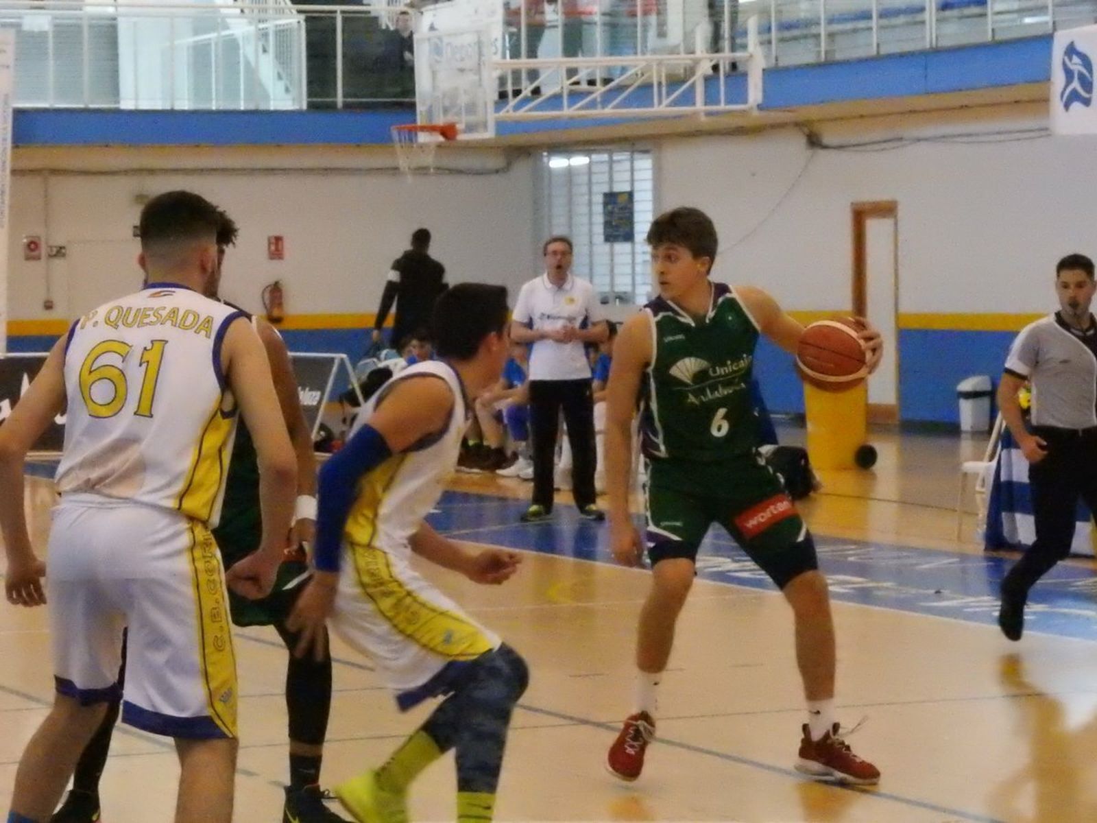 Alessandro Scariolo bota el balón.