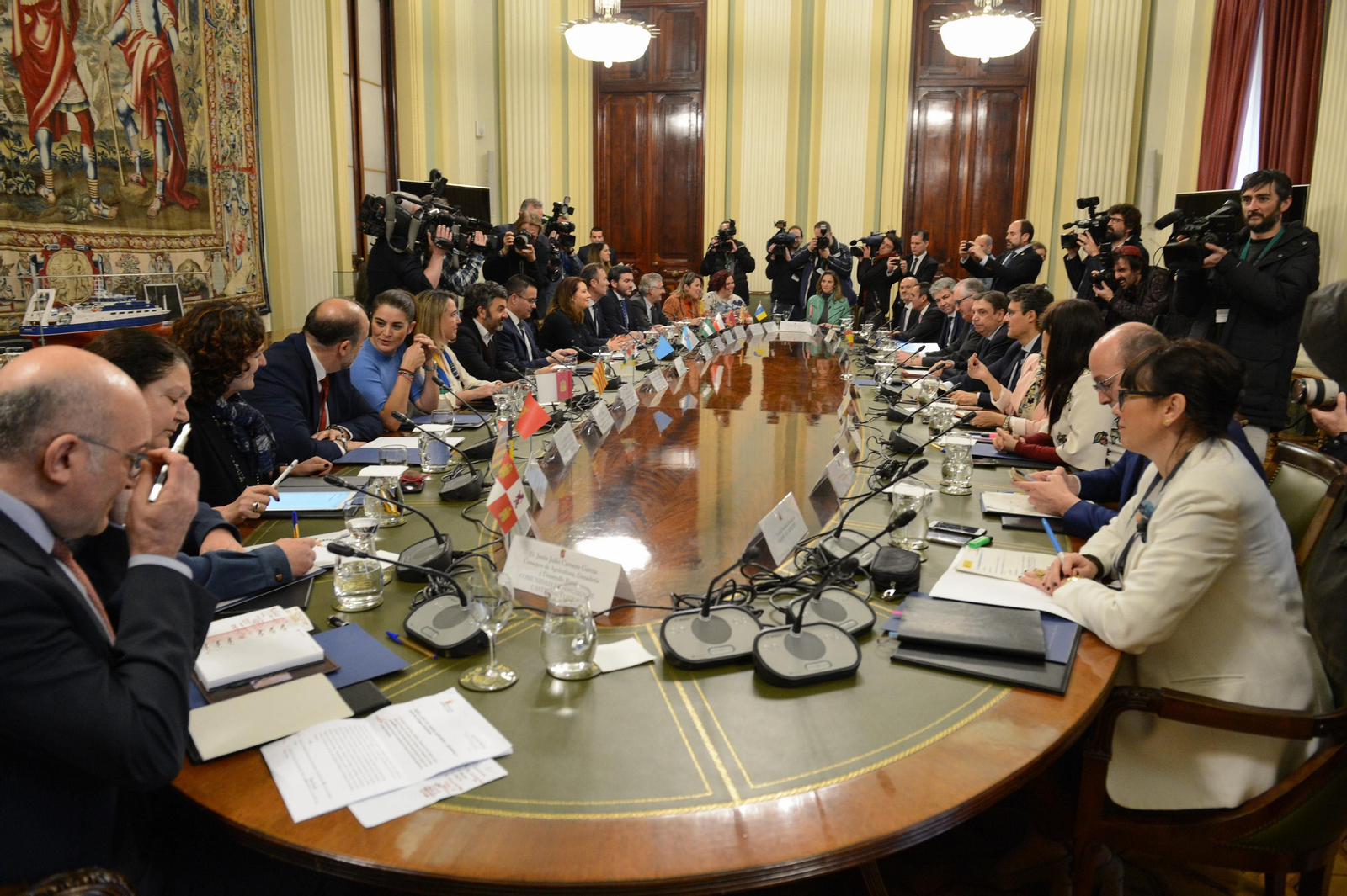 El ministro de Agricultura, Luis Planas, se reunió ayer con los consejeros de Agricultura de las comunidades autónomas, entre ellos, Carmen Crespo.