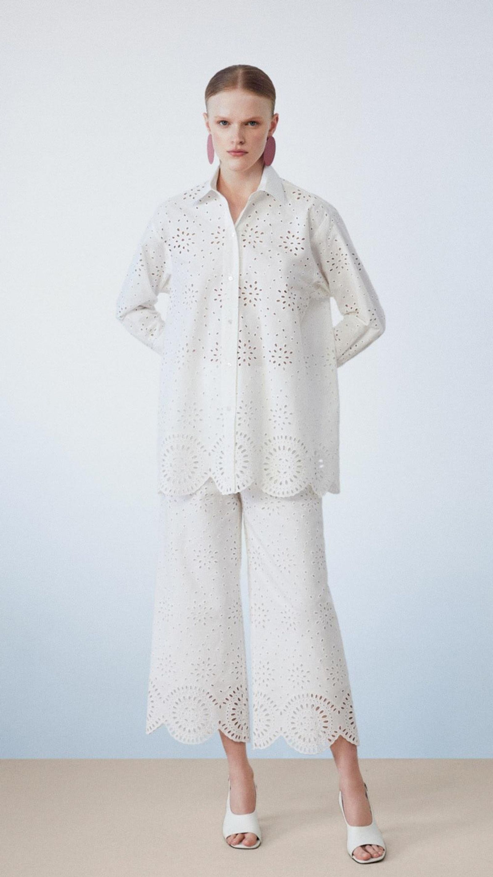 Conjunto blanco y calado de Sfera.