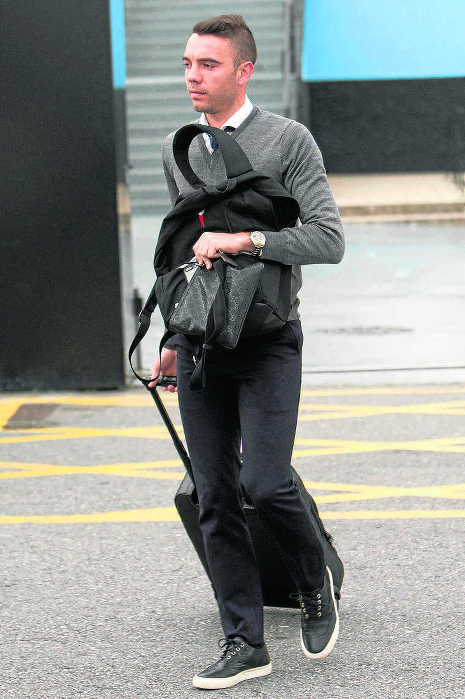 Iago Aspas, antes de coger el autobús rumbo al aeropuerto.