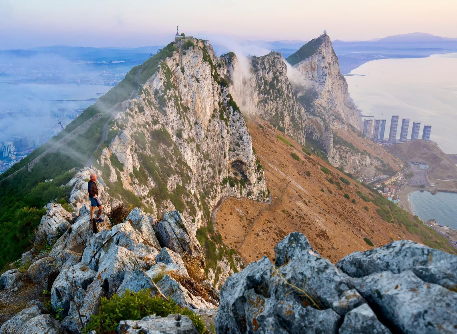 Hawk Hayes desde su localización preferida en el Peñón de Gibraltar.