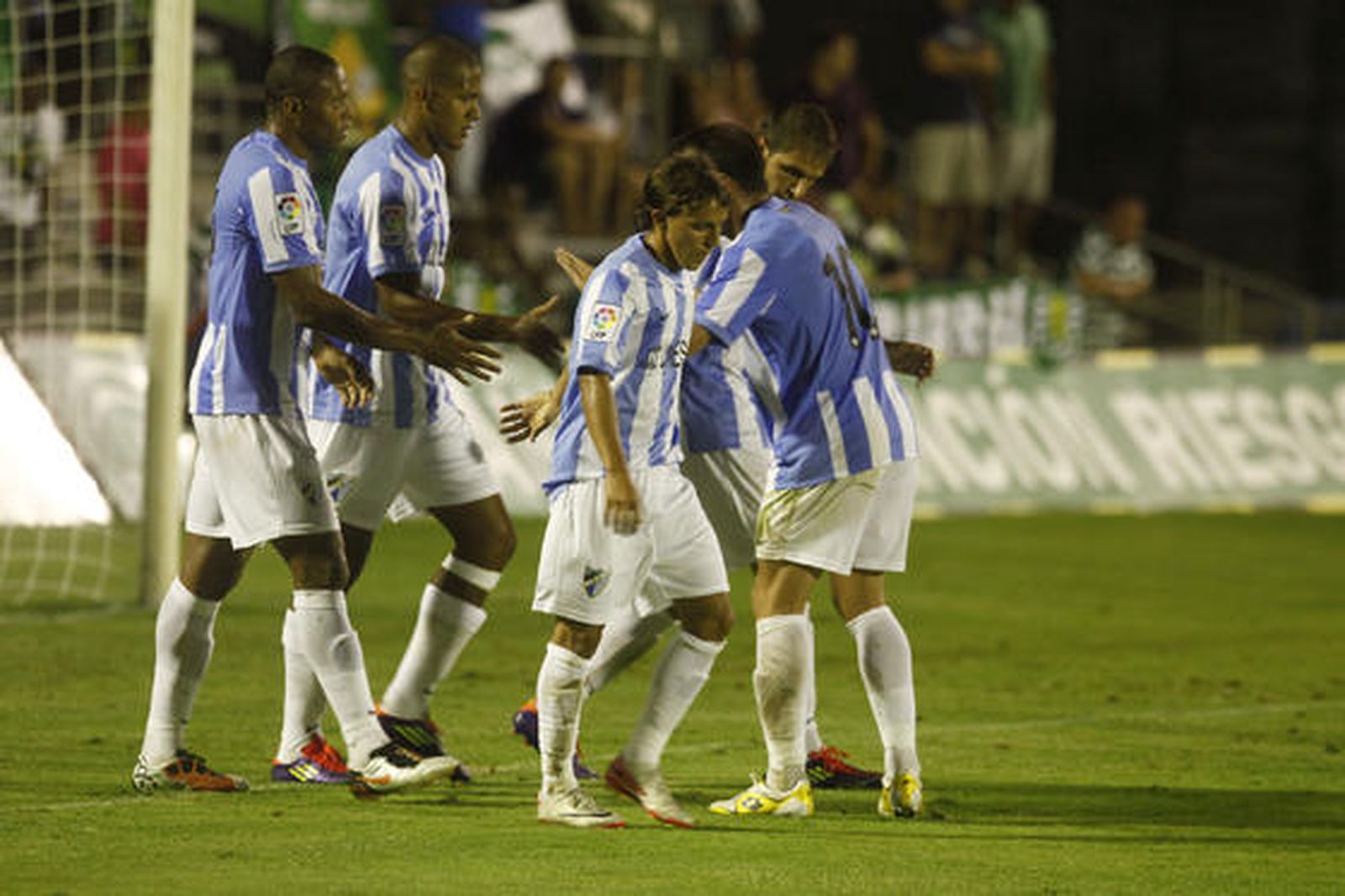 Una gran jugada finalizada por Baptista sirvió al Málaga para sentenciar el choque y meterse en la final del Trofeo Carranza. 

Foto: Jesus Marin