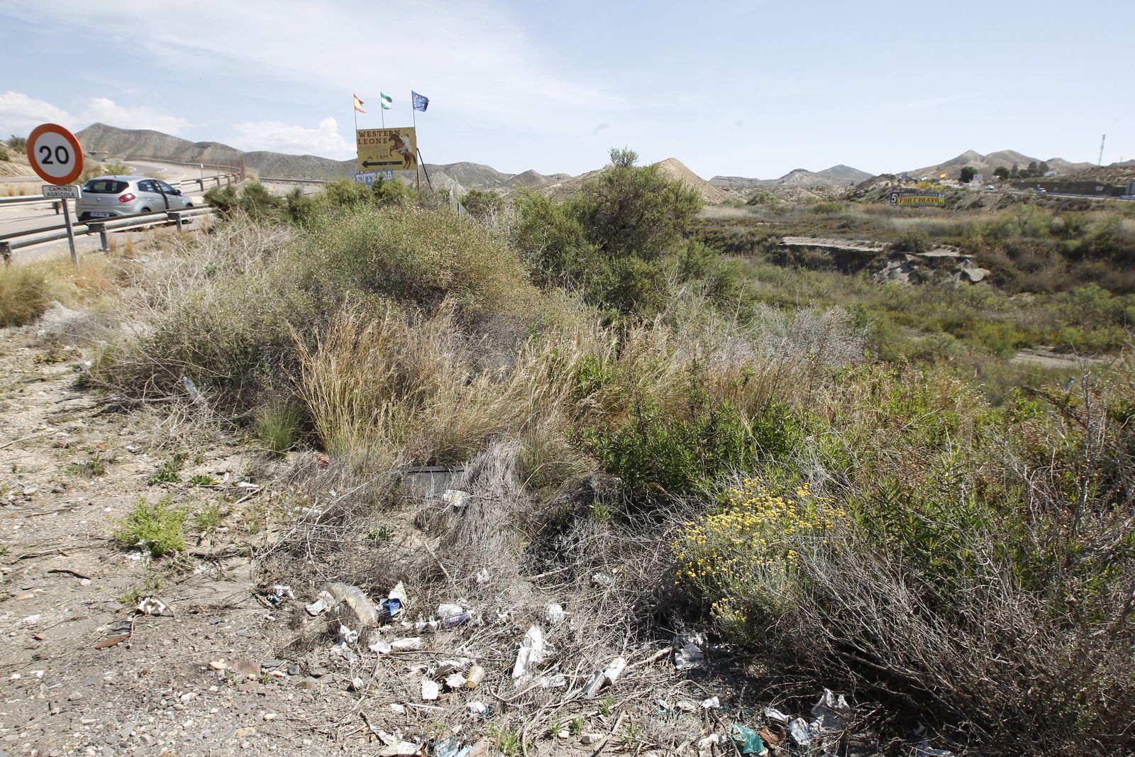 Fotogalería basura en el Desierto de Tabernas