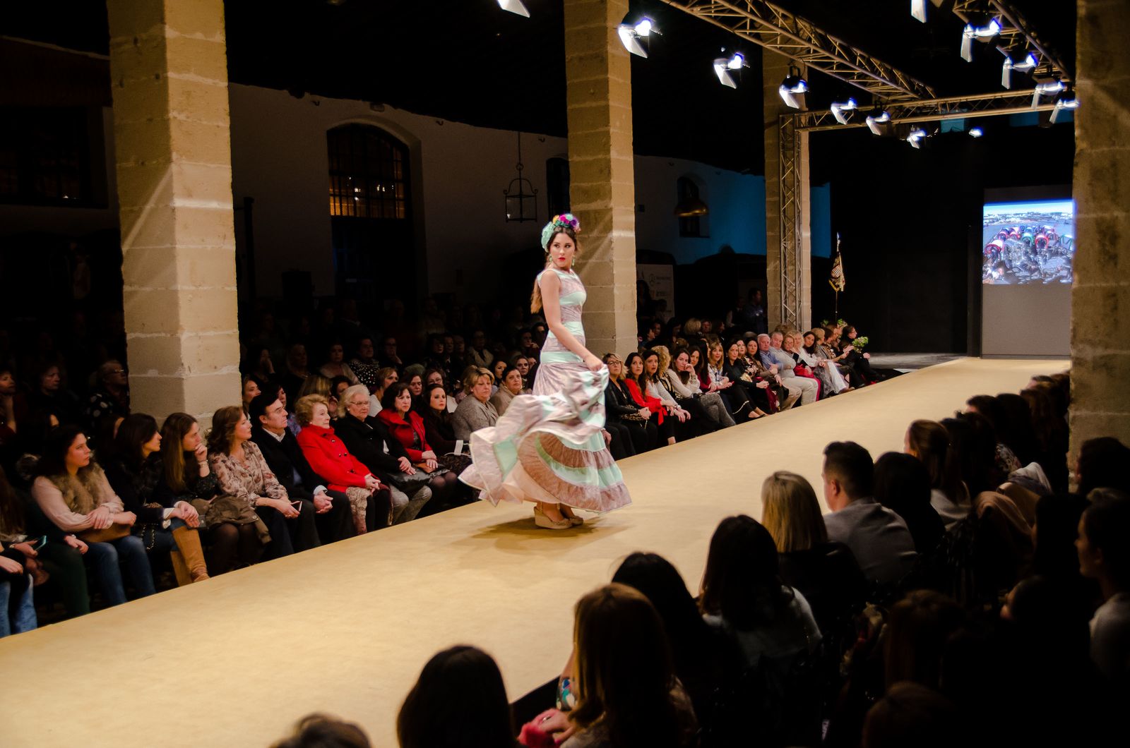 El desfile benéfico para la Hermandad del Rocío, en imágenes
