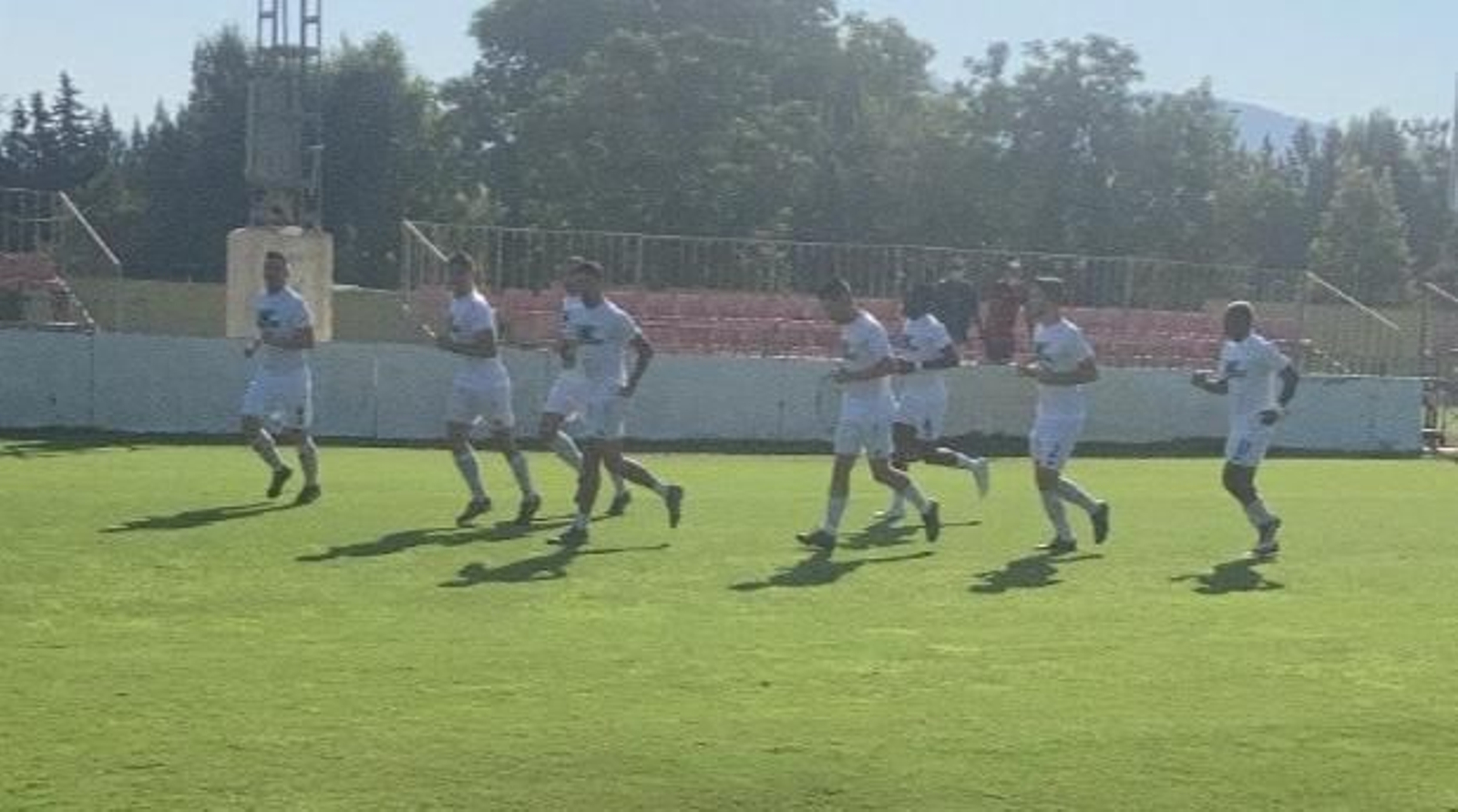 Los huercalenses durante un calentamiento.