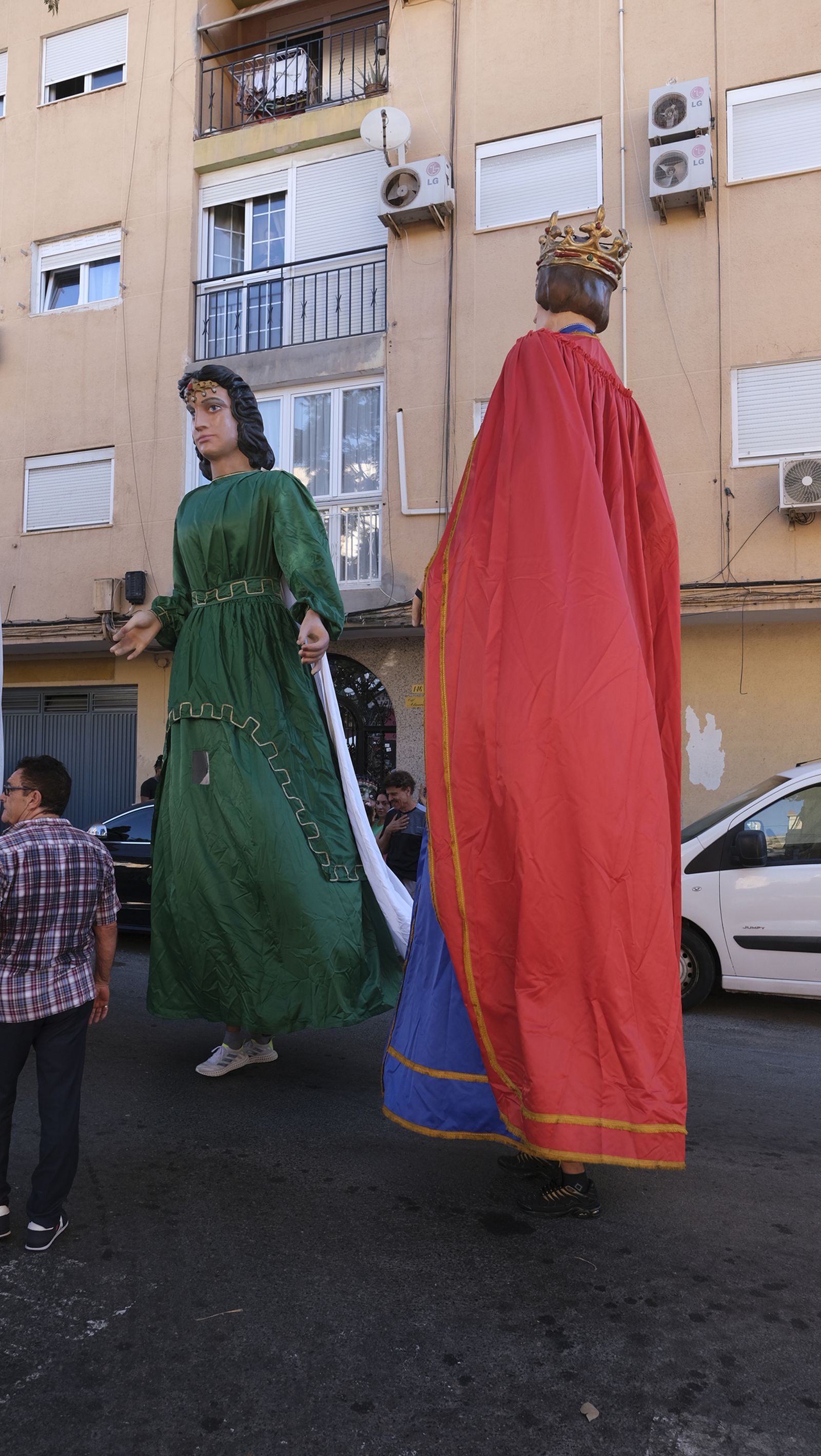Gigantes y cabezudos en la Feria de Almería 2024, en imágenes