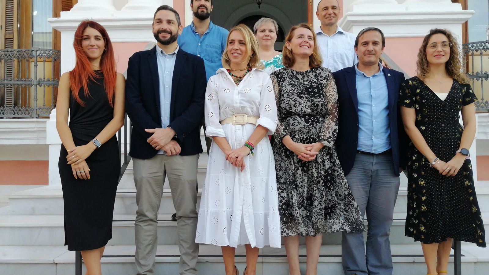La presidenta posó en una foto de familia junto al equipo de gobierno de Puerto Real
