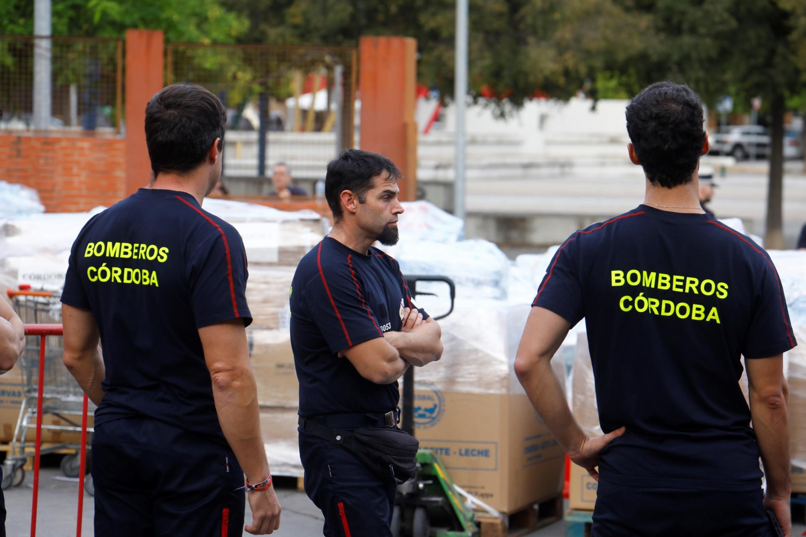 La salida de los bomberos de Córdoba hacia Valencia, en imágenes