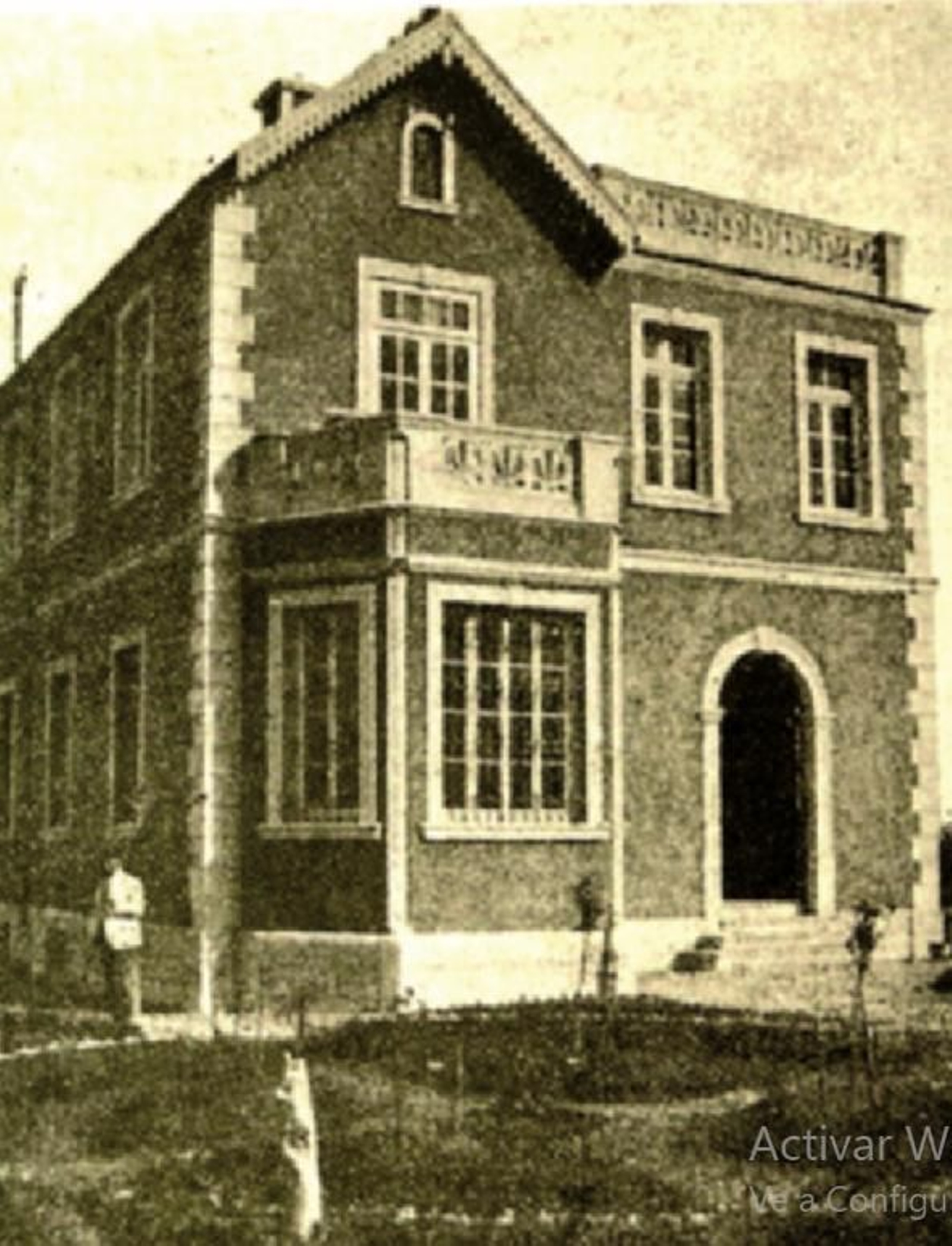 Villa Patricia en los tiempos de la Conferencia Internacional de Algeciras de 1906. El ediﬁcio, abandonado, se conserva en terrenos del Colegio de las Adoratrices.
