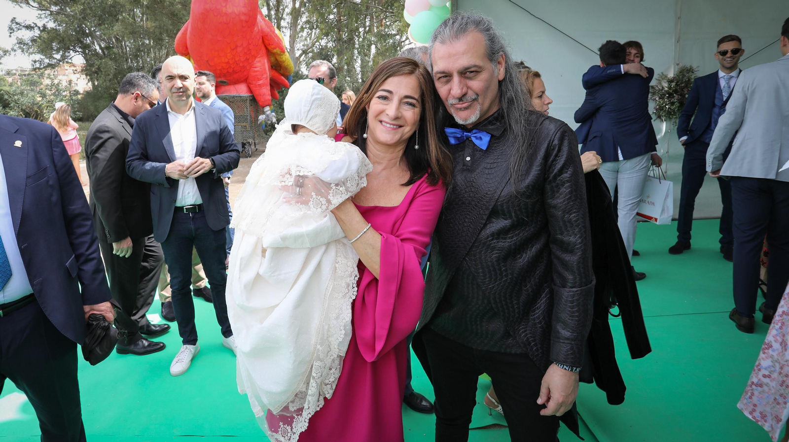 Artistas, políticos y empresarios en el bautizo de los nietos de José Luis López en Jerez