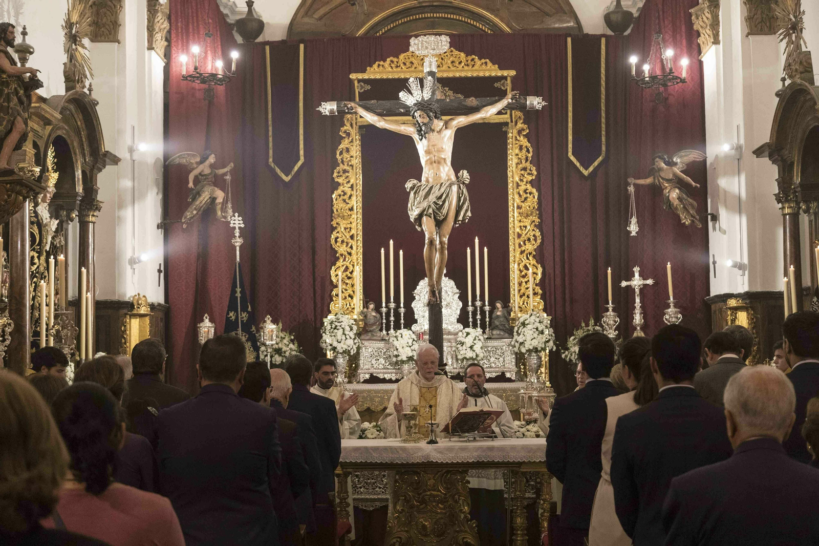 El cardenal Amigo preside la eucaristía a los pies del Cristo de la Conversión. El cardenal Amigo preside la eucaristía a los pies del Cristo de la Conversión.