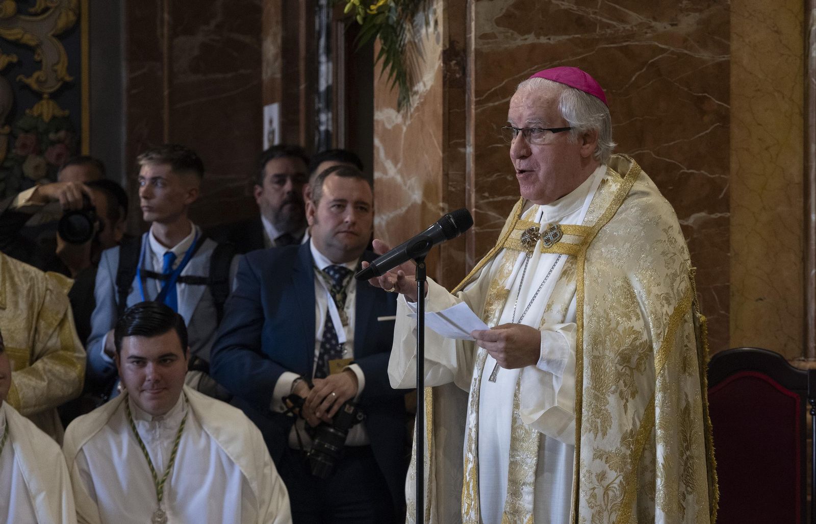 La entrega de la Rosa de Oro a la Virgen de la Macarena, todas las fotos