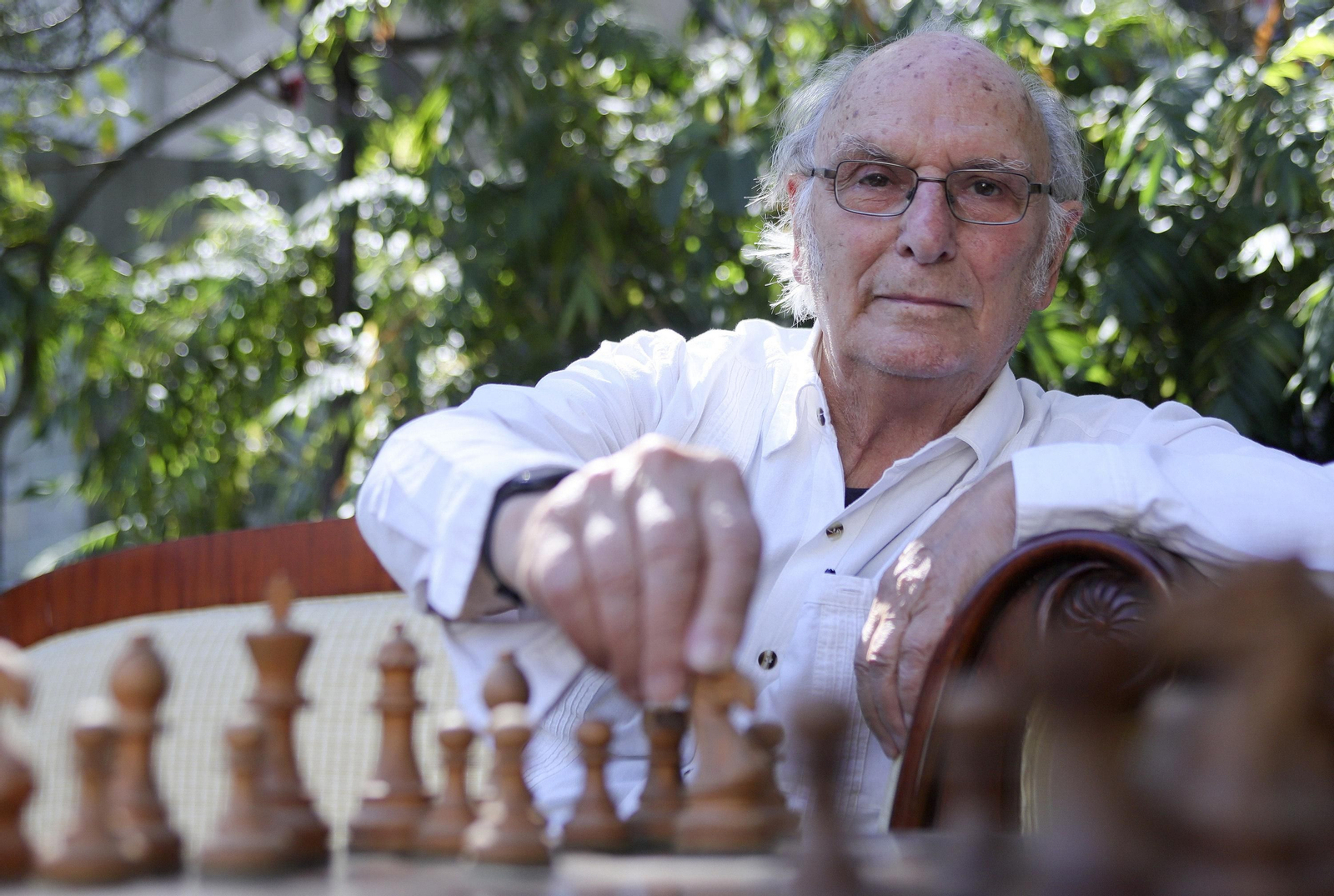 Carlos Saura, fotografiado en Guadalajara, México.
