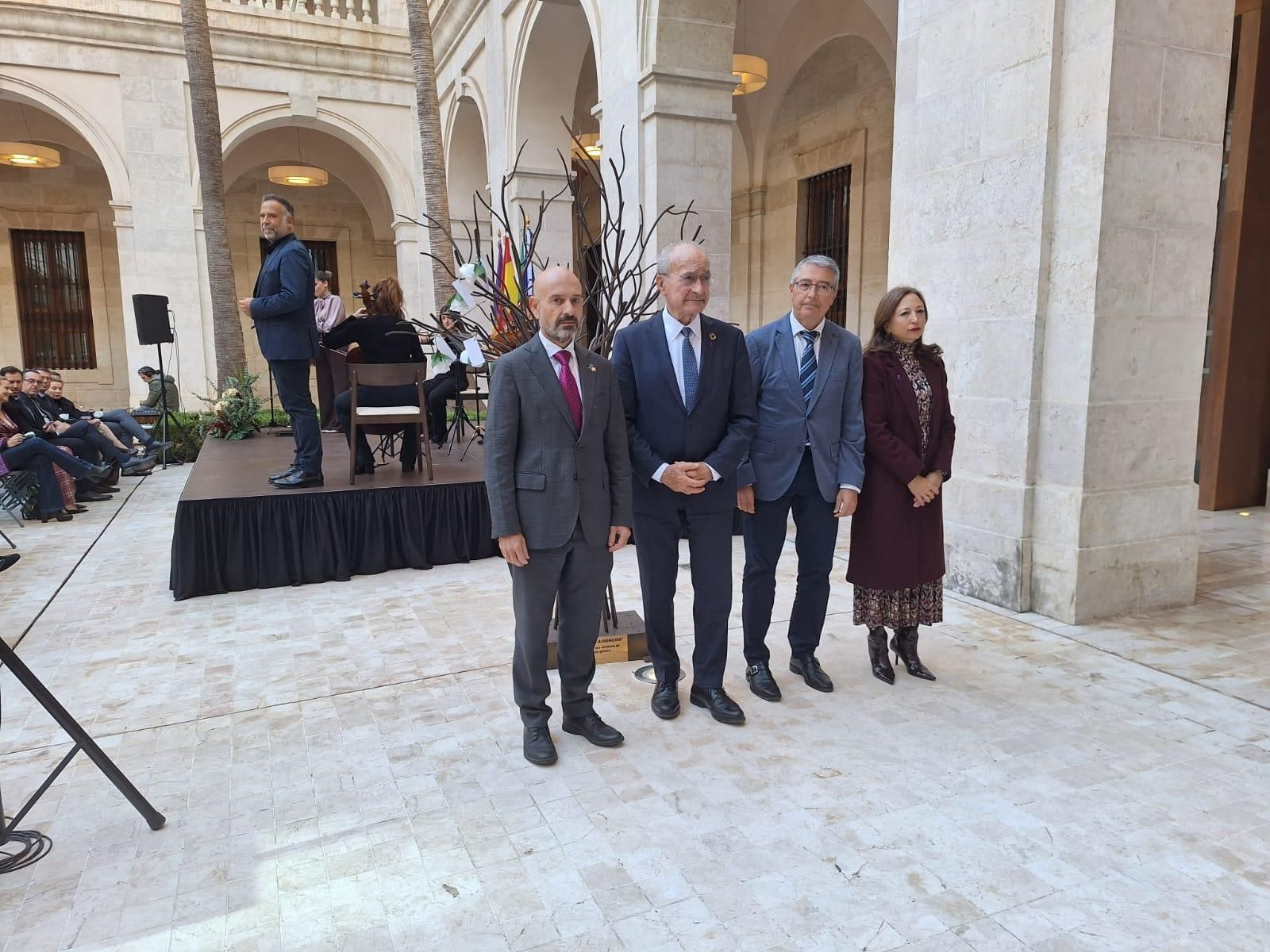 Representantes de las cuatro administraciones, este martes, durante el acto.