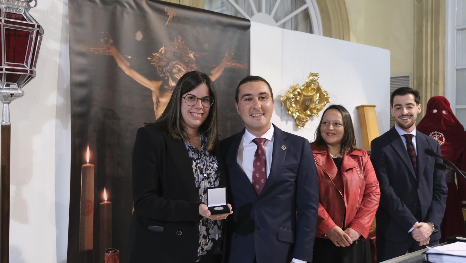 Fotos de la exposición de la Cofradía del Perdón y los Afligidos de Vélez Rubio en la Diputación de Almería