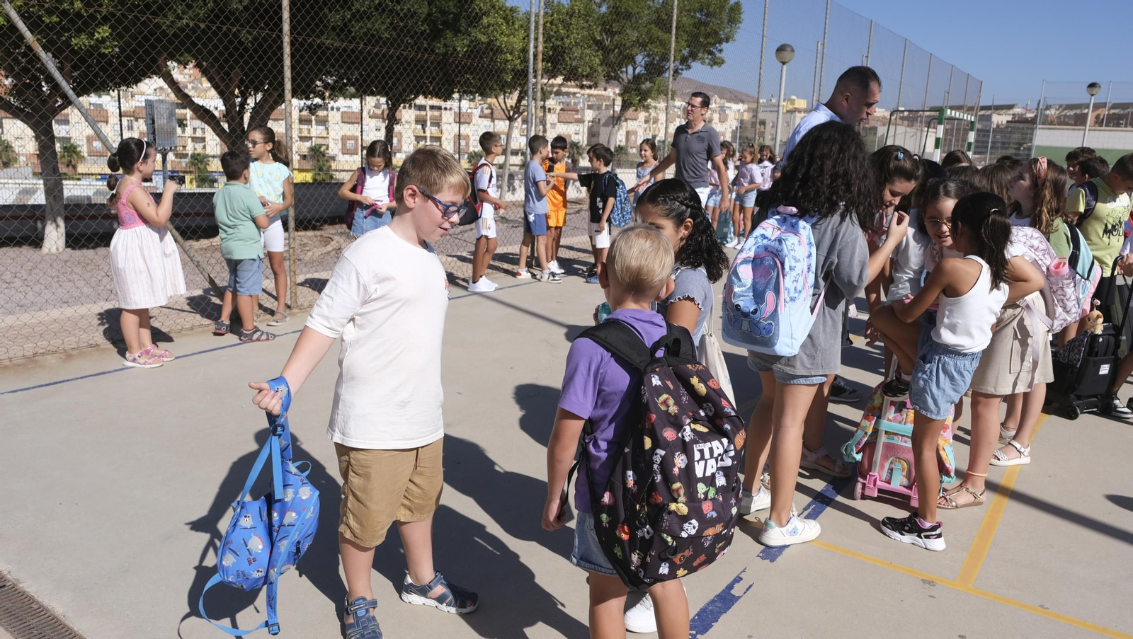 El curso escolar empieza en el Colegio Ginés Morata de Almería, en imágenes
