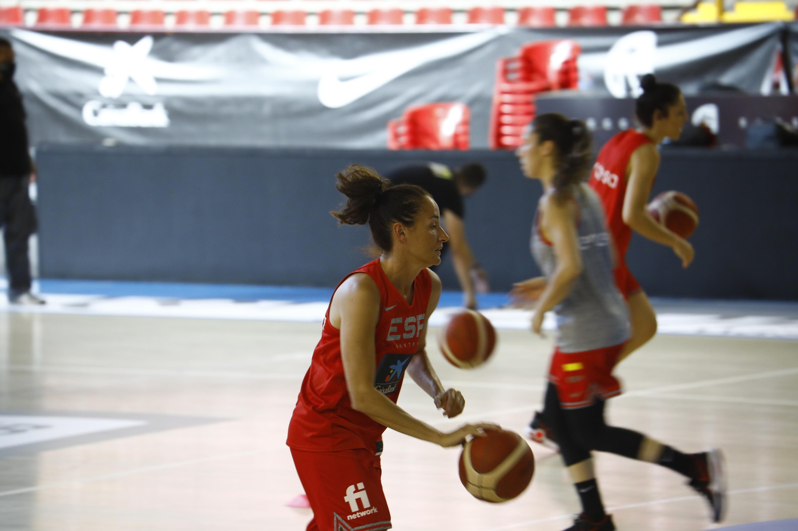 Las fotos del primer entrenamiento de la selección española femenina de baloncesto en Córdoba