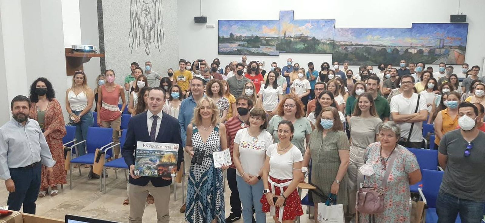 Entrega de material a los centros adscritos al programa Aldea en Córdoba.