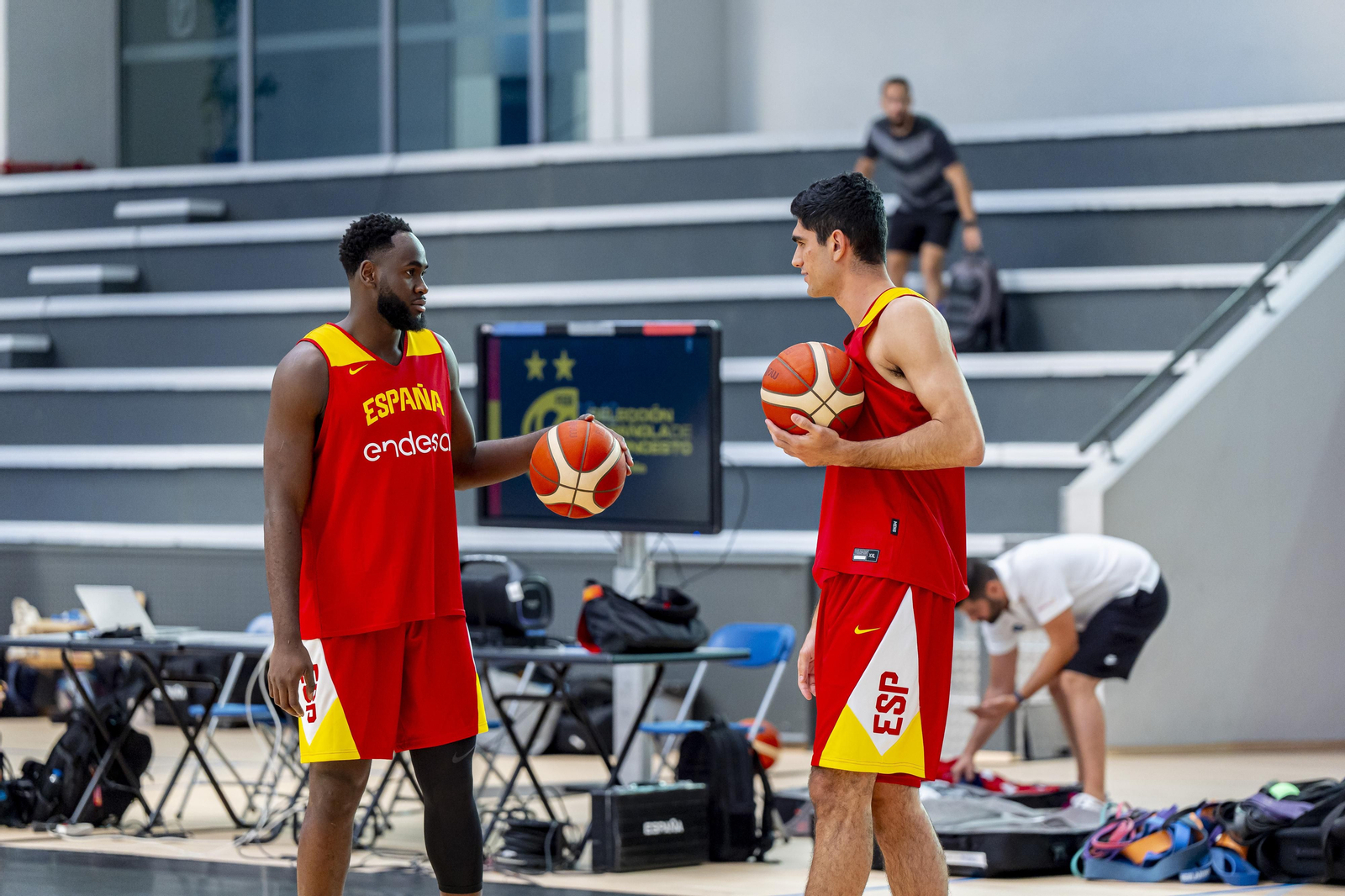 España vuelve a trabajar en Madrid con Alberto Díaz y Yankuba Sima España vuelve a trabajar en Madrid con Alberto Díaz y Yankuba Sima
