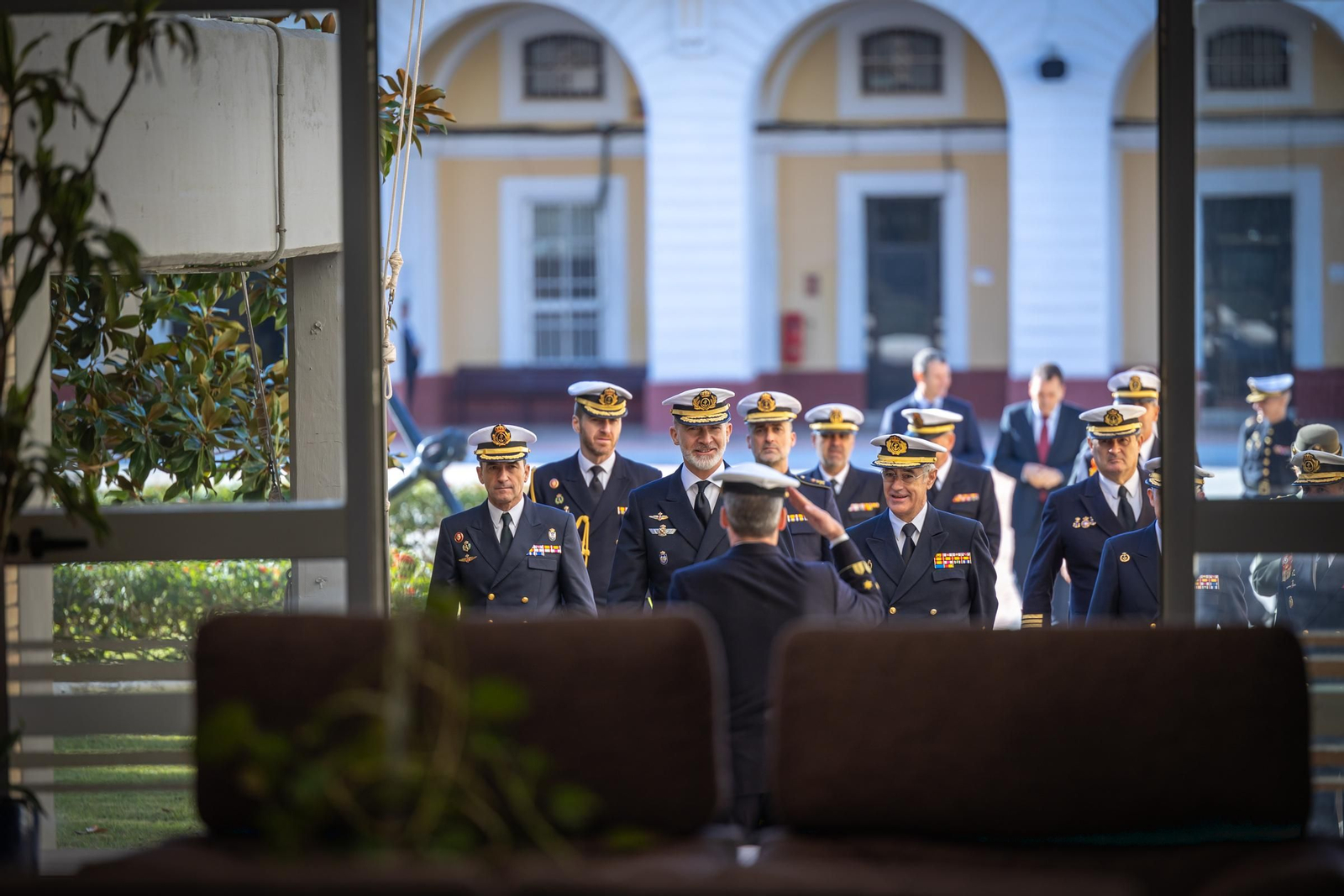 Las imágenes de la visita del Rey Felipe VI a la Escuela de Suboficiales de la Armada en San Fernando