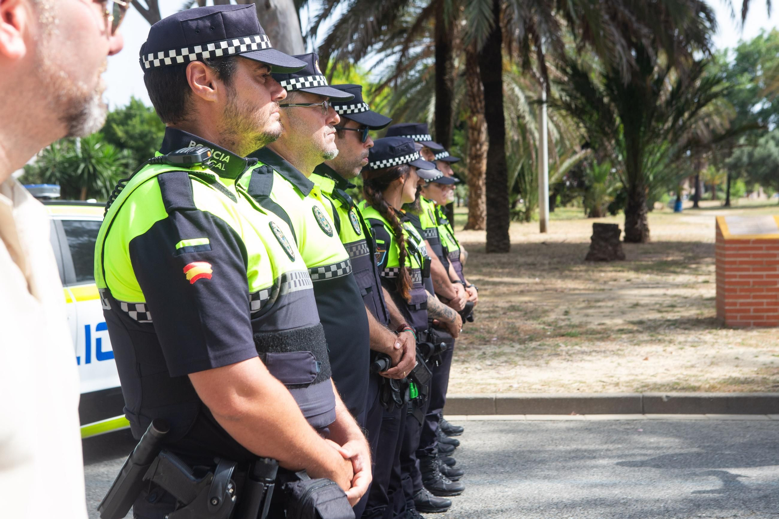 La Línea rinde homenaje al policía local Víctor Sánchez en el octavo aniversario de su muerte, en imágenes