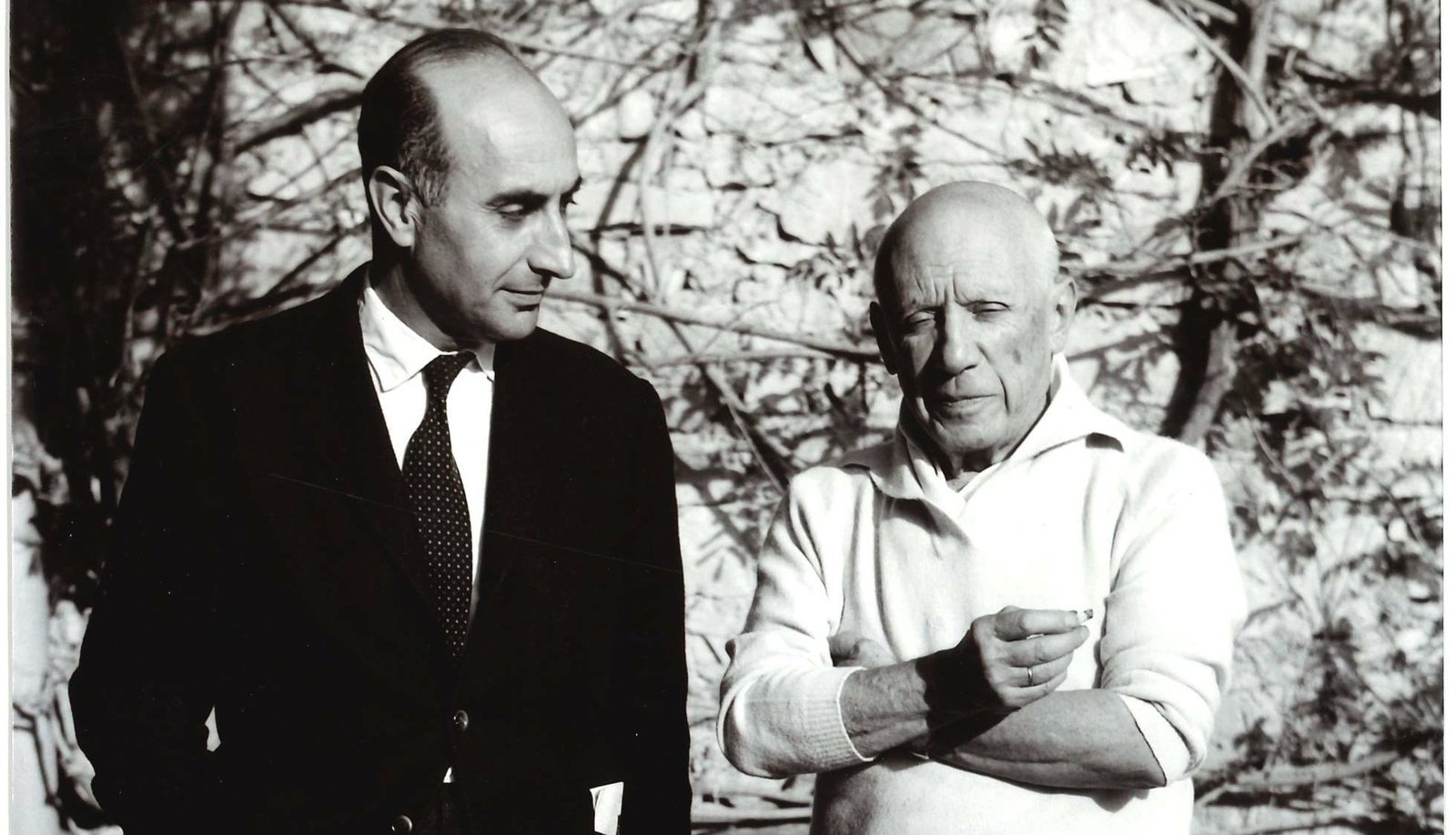 Josep Palau i Fabre y Pablo Picasso, en uno de los encuentros que mantuvieron ambos desde 1947 hasta la muerte del pintor.