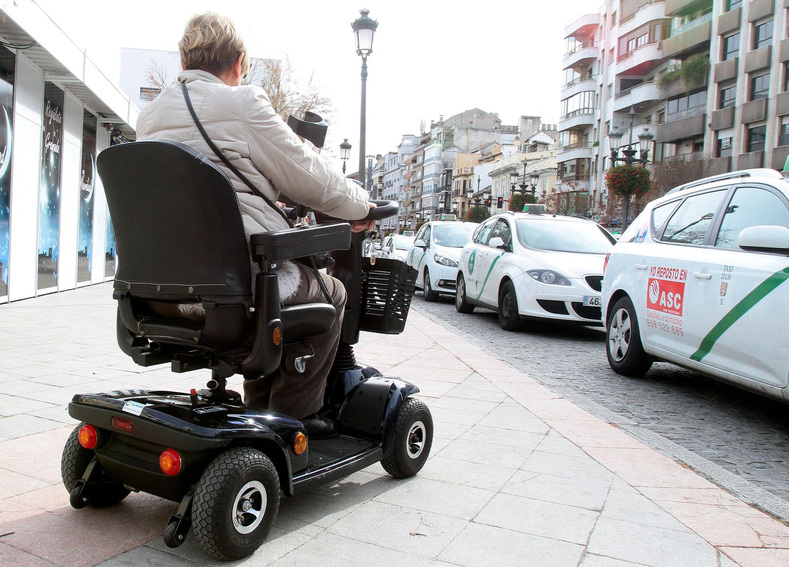 En Granada hay actualmente siete eurotaxis, debería haber 28.
