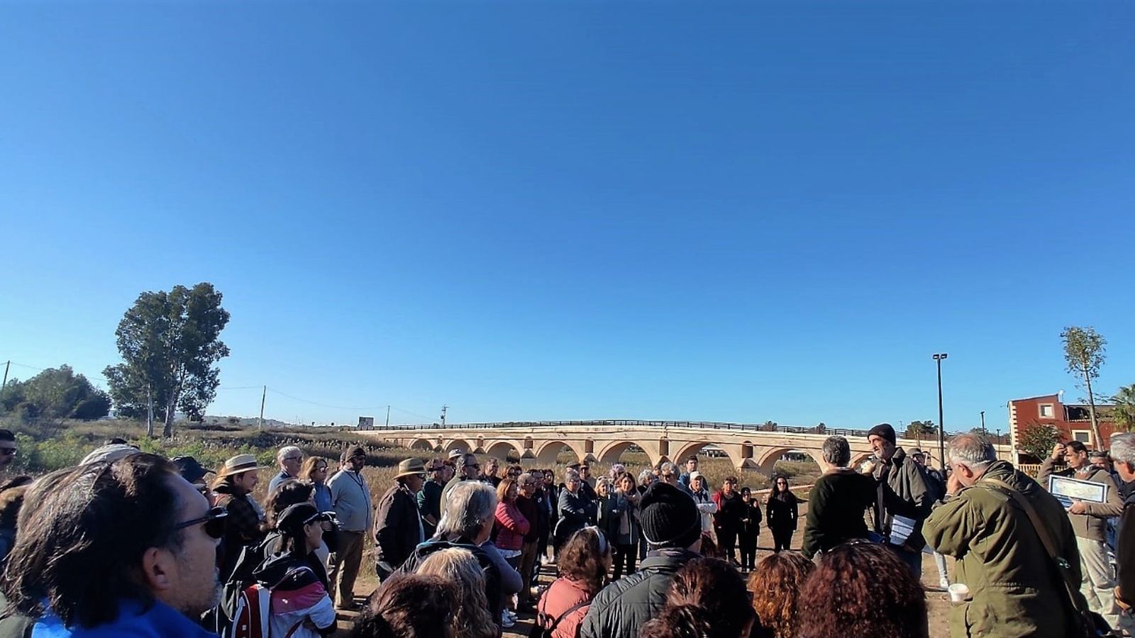 El recorrido comenzó en el Puente de la Cartuja.
