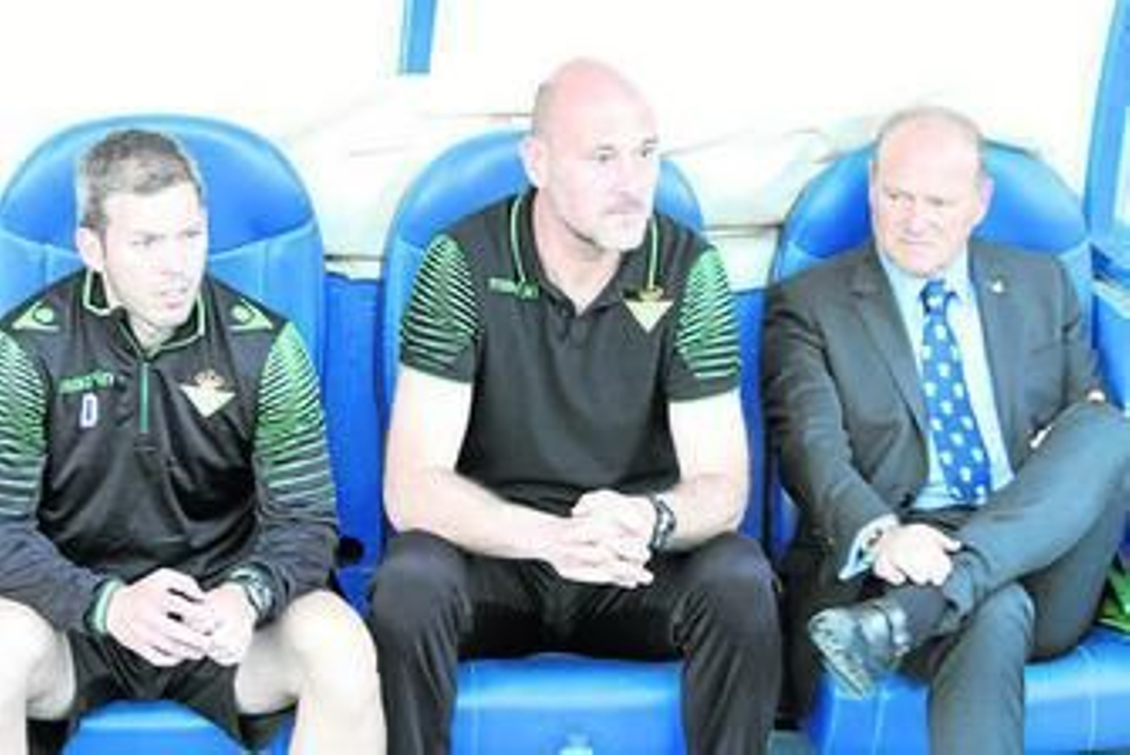 Pepe Mel, junto a David Gómez y Roberto Ríos, sus colaboradores.