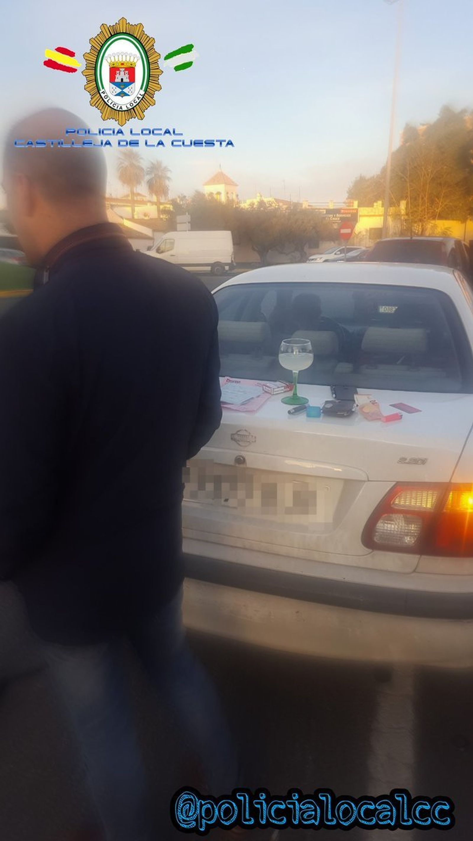 El vehículo en el que  circulaba el joven con un cubata al volante.