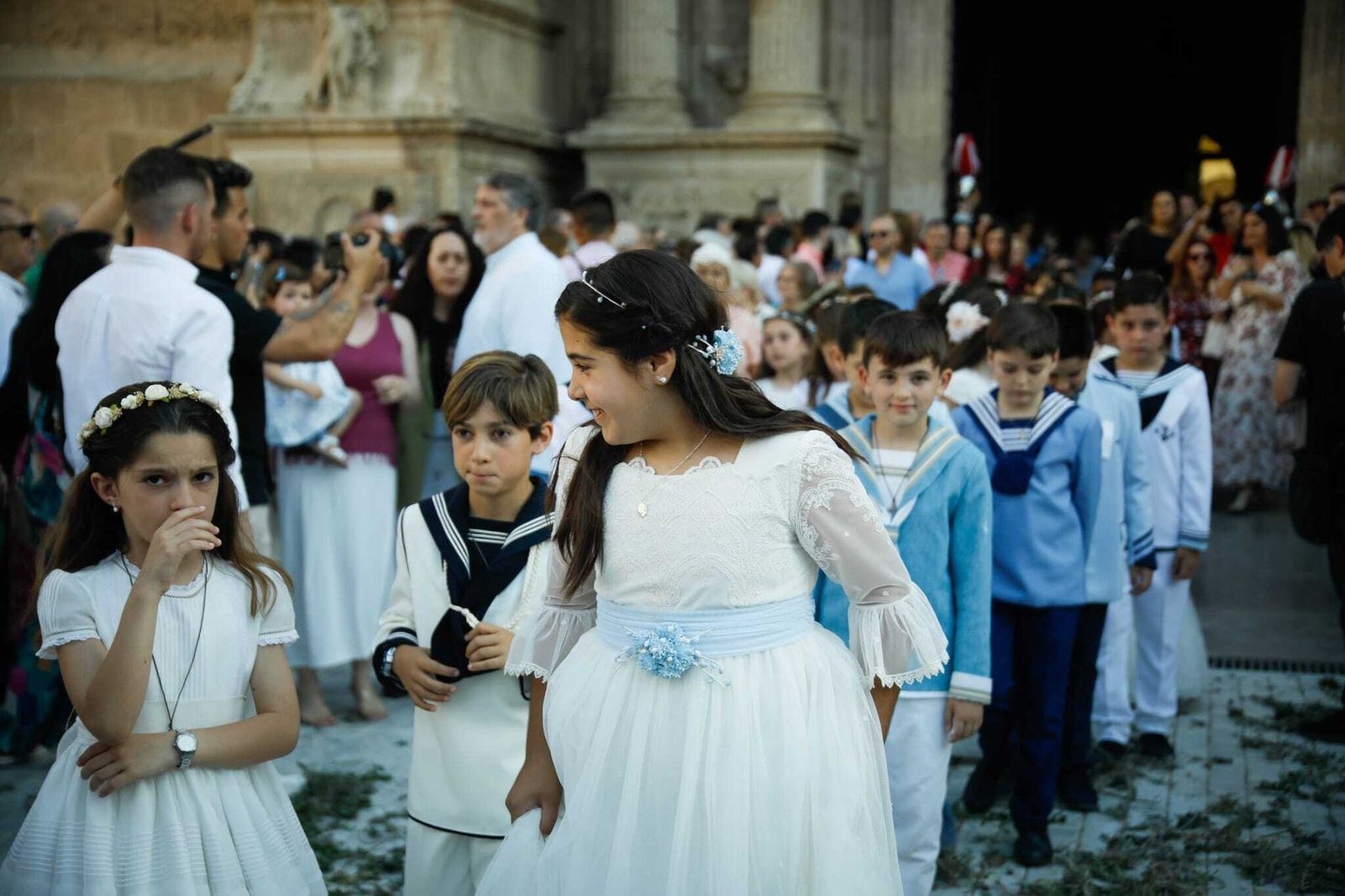 Imágenes de la procesión del Corpus Christi en Almería: así han sido la misa y la posterior marcha por la capital
