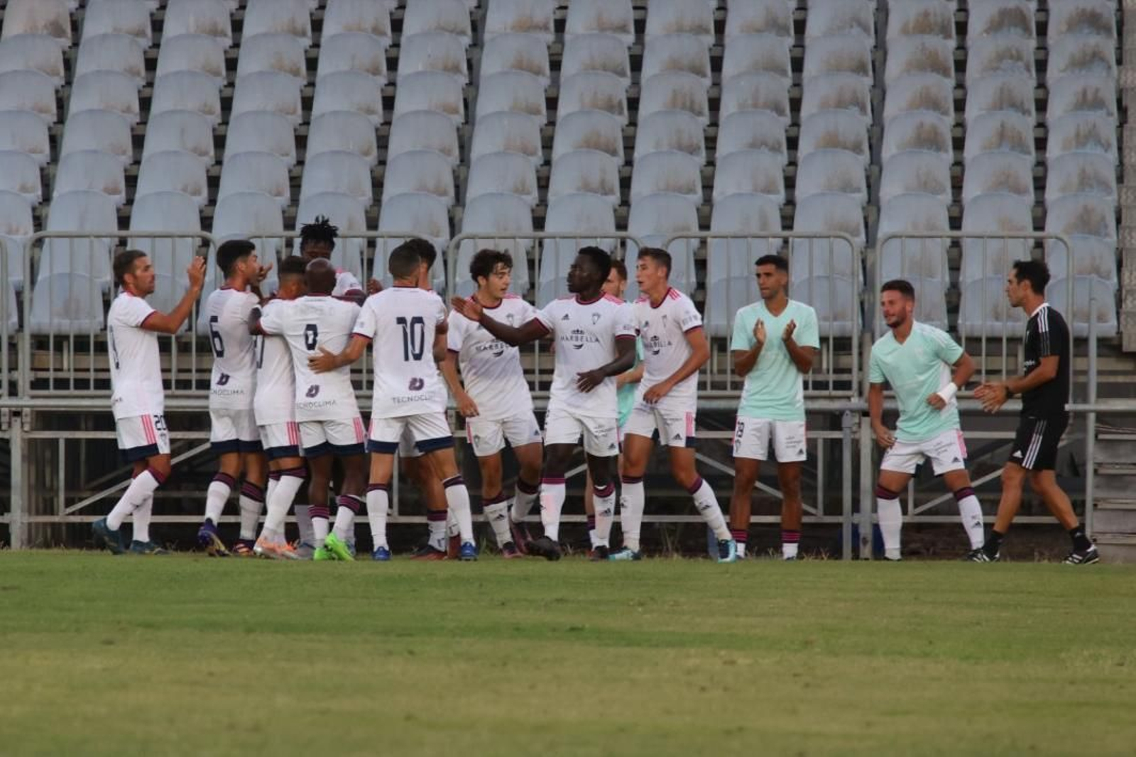 Imágenes del Trofeo Feria de la Vendimia entre el Xerez CD y Marbella