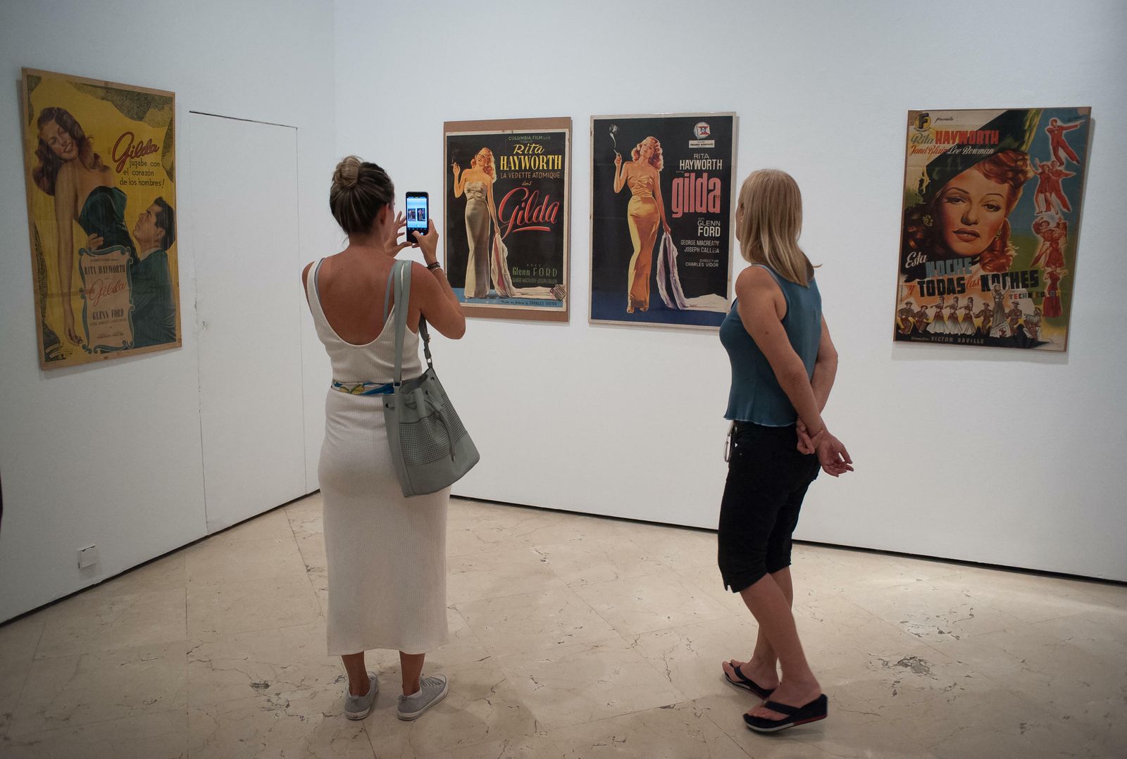 Los carteles de la exposición 'Rita Hayworth y La Edad de Oro'