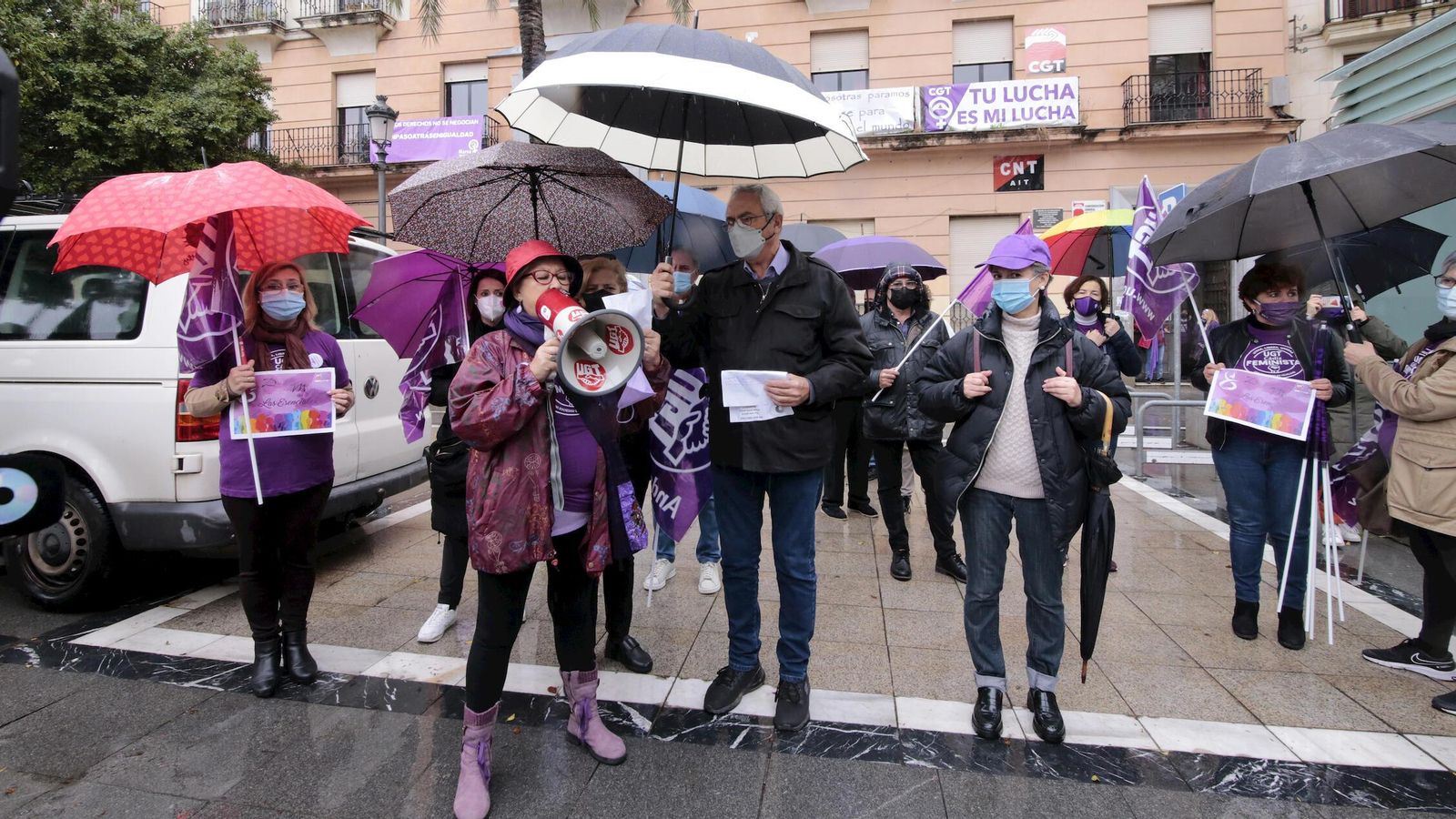 Concentración de CCOO y UGT por el 8M en la plaza del Arenal.