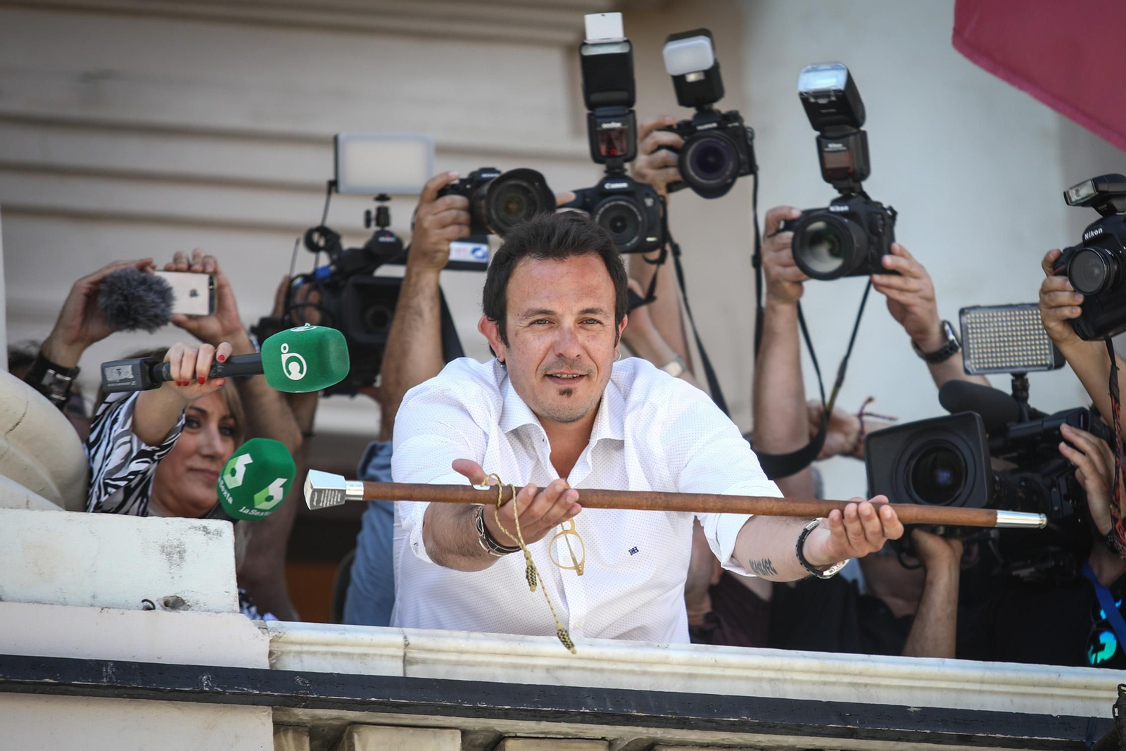 Imágenes de la investidura de José María González Kichi